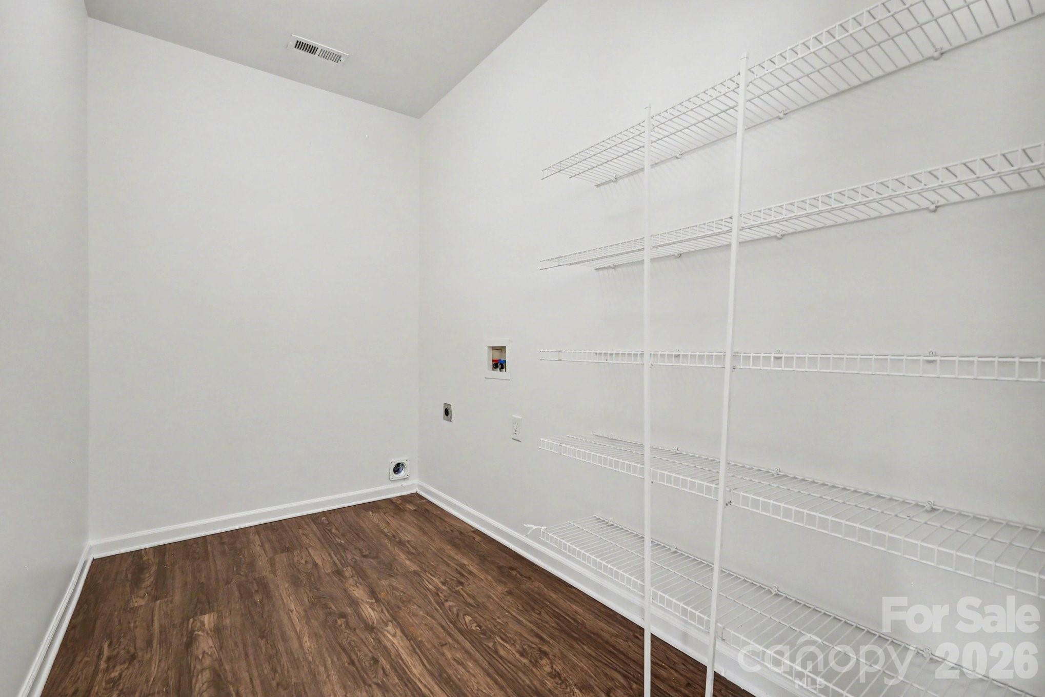 4615 Potters Glen Road — Charlotte