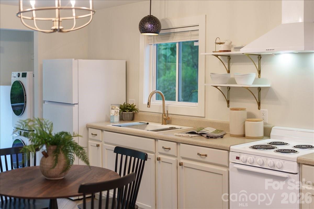 166 Outland Avenue — Brevard