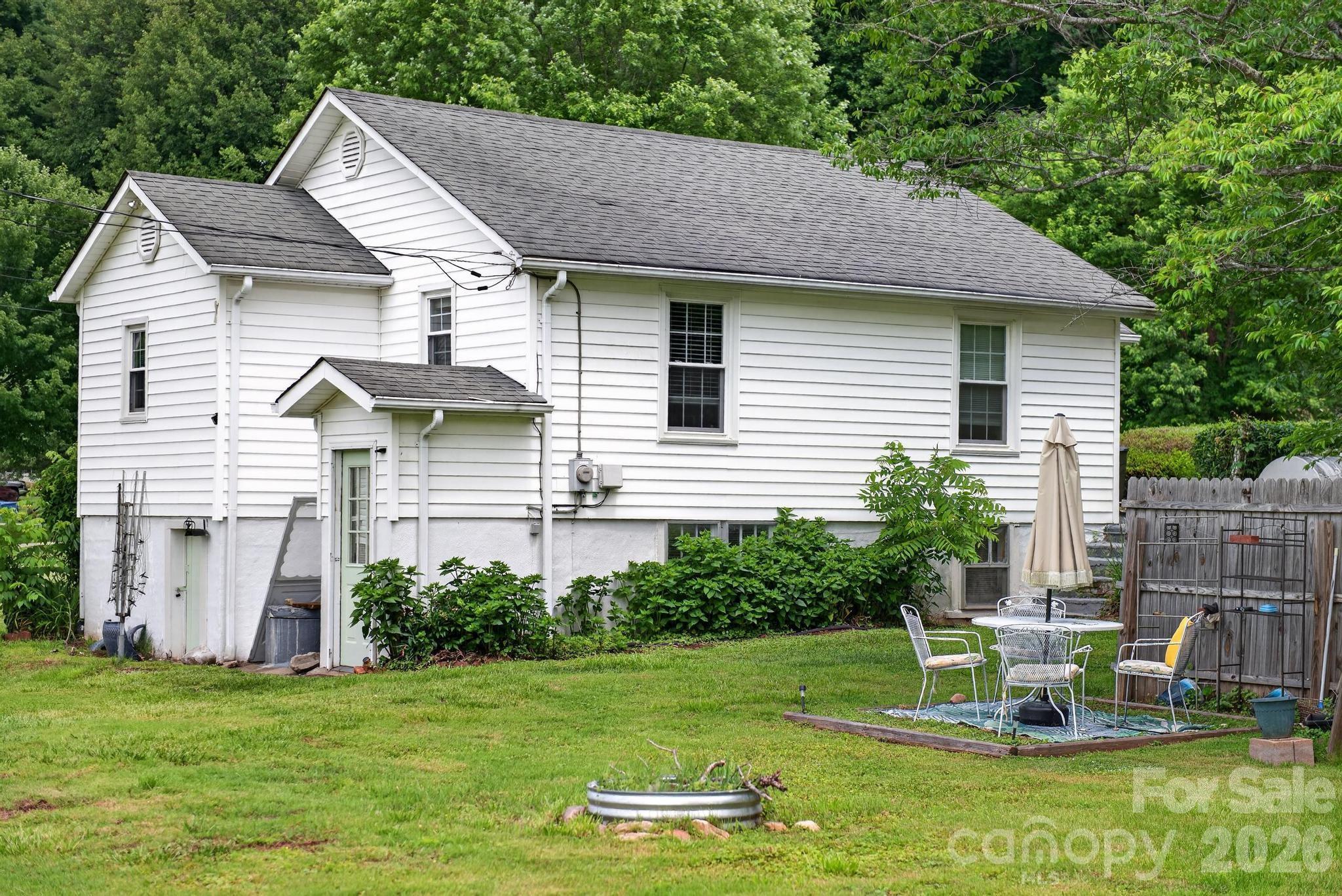 1327 Hwy 268 Highway — Lenoir