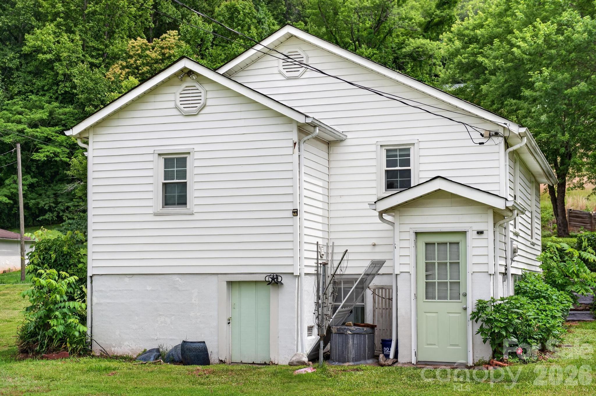 1327 Hwy 268 Highway — Lenoir