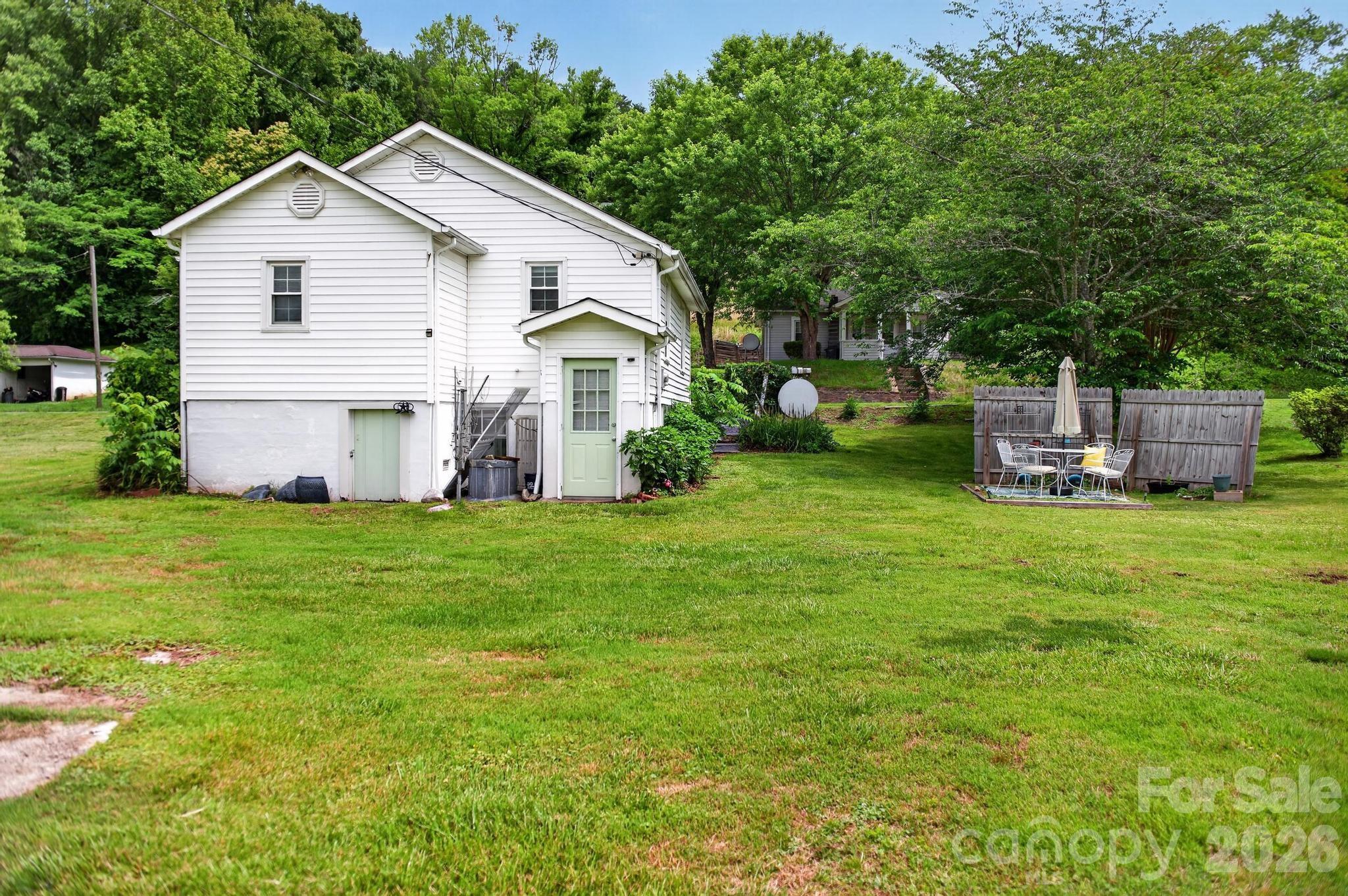 1327 Hwy 268 Highway — Lenoir