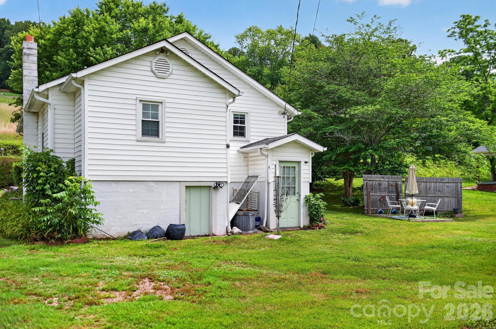 1327 Hwy 268 Highway — Lenoir
