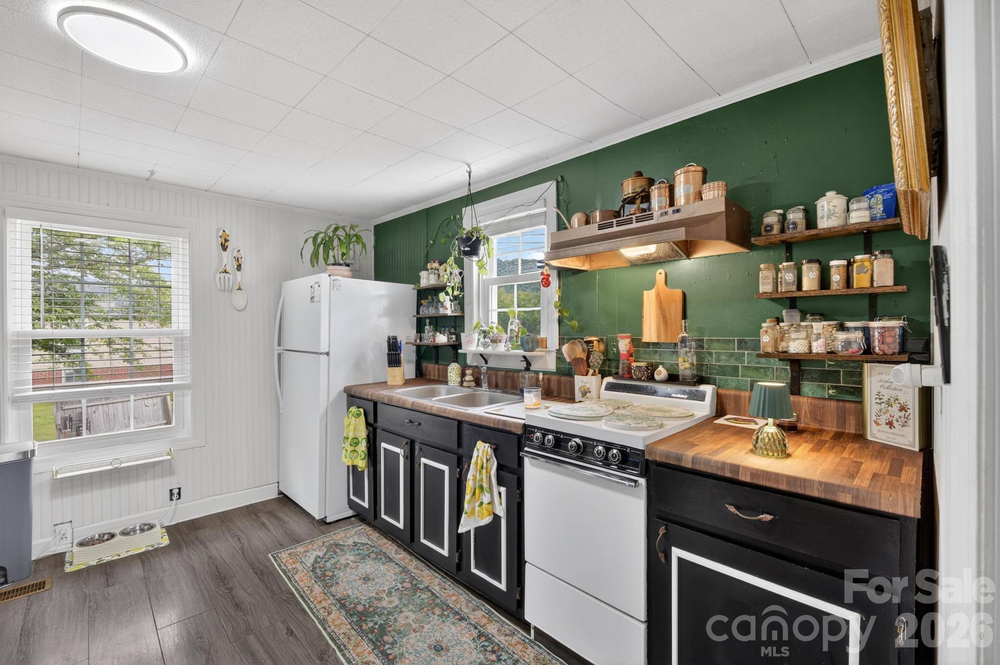 1327 Hwy 268 Highway — Lenoir