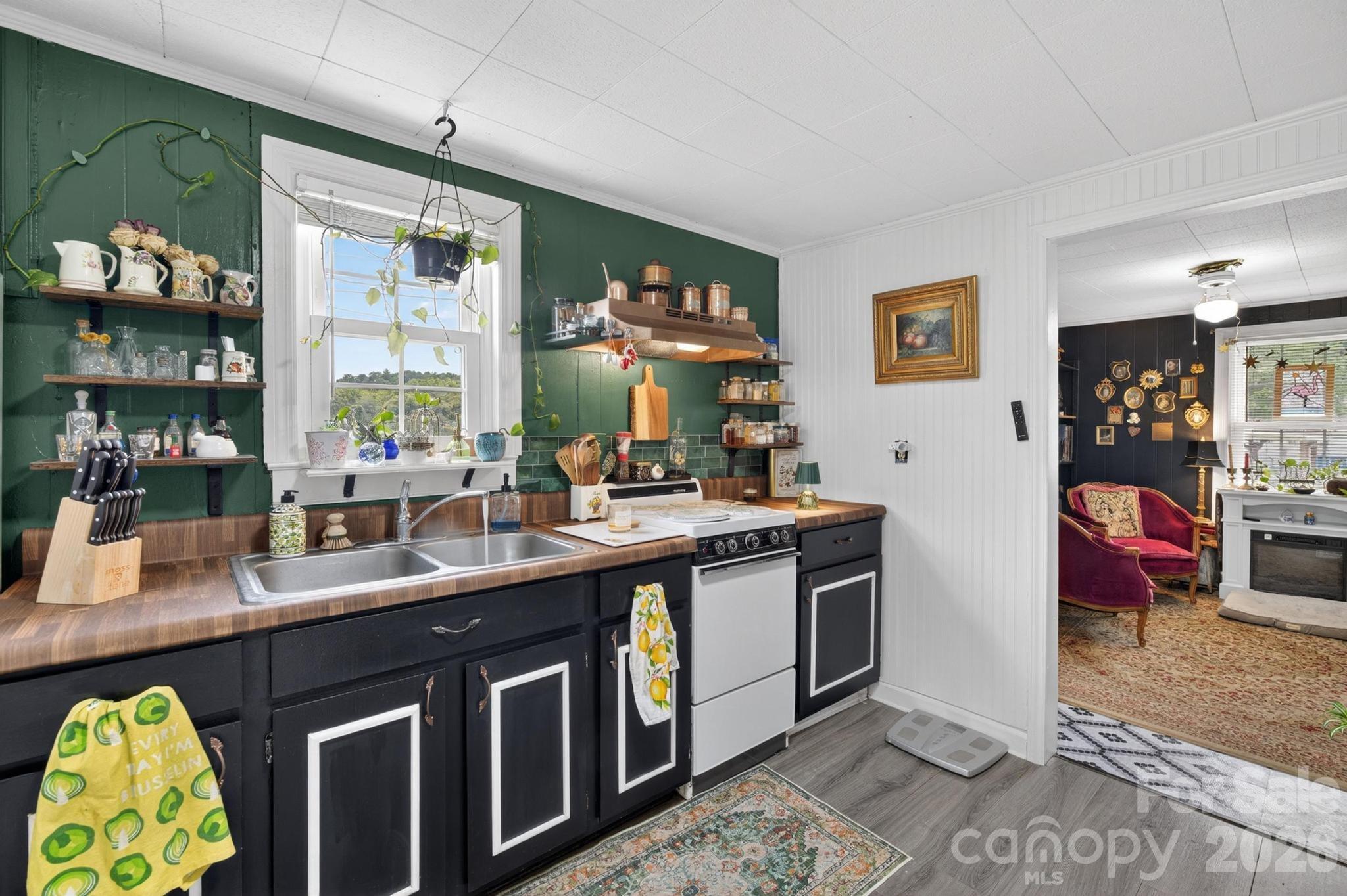 1327 Hwy 268 Highway — Lenoir