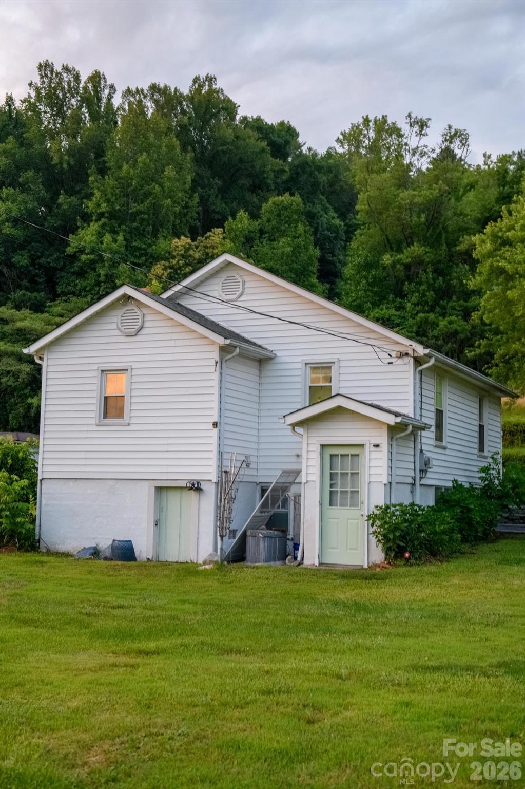 1327 Hwy 268 Highway — Lenoir