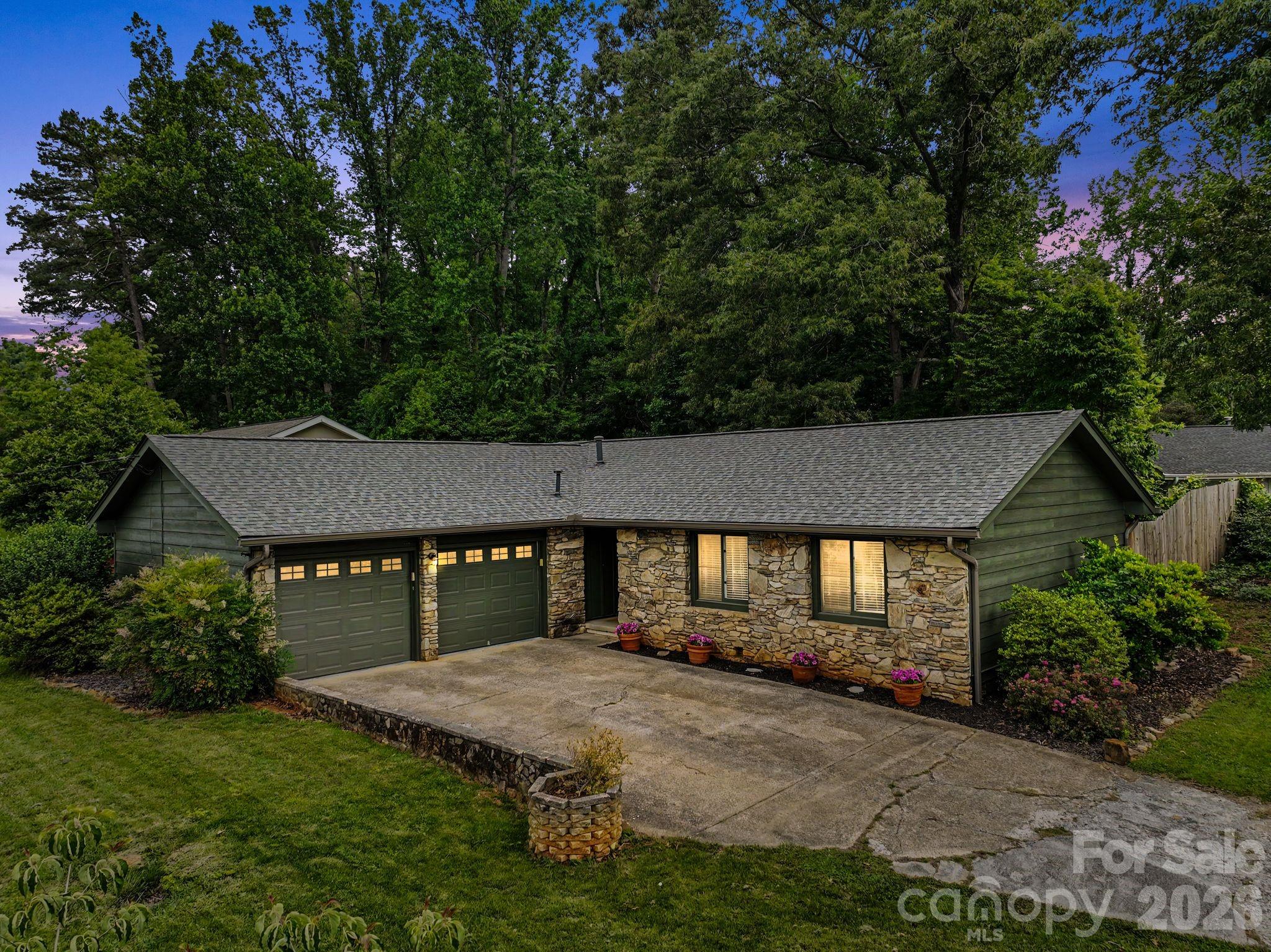 21 Glen Meadows Road — Arden
