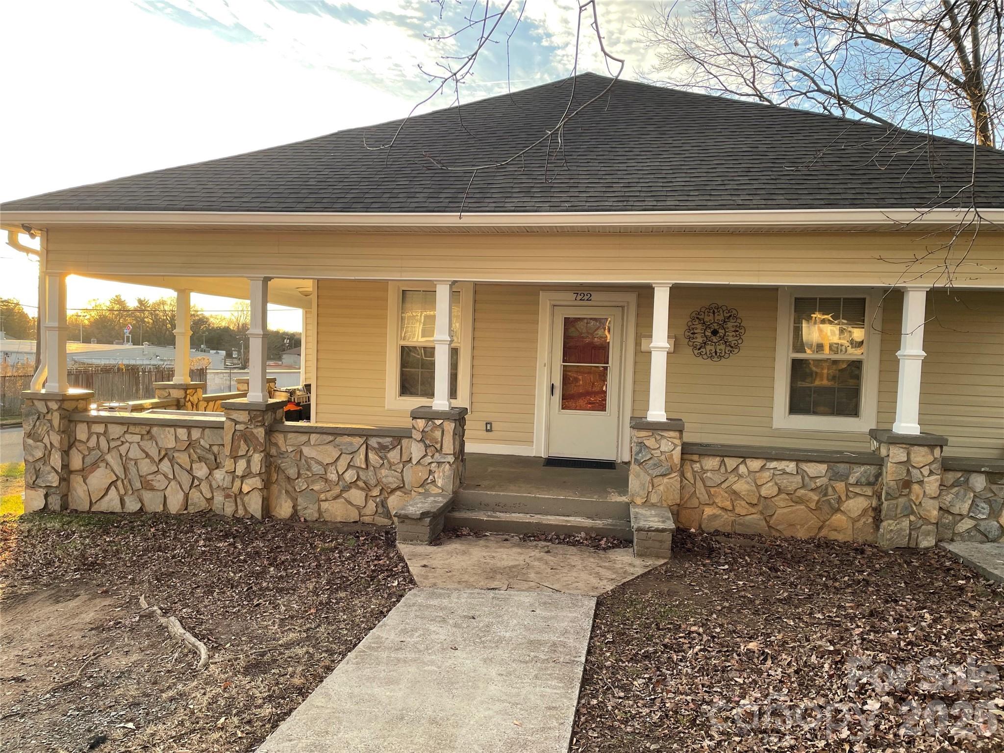 722 Live Oak Street — Shelby