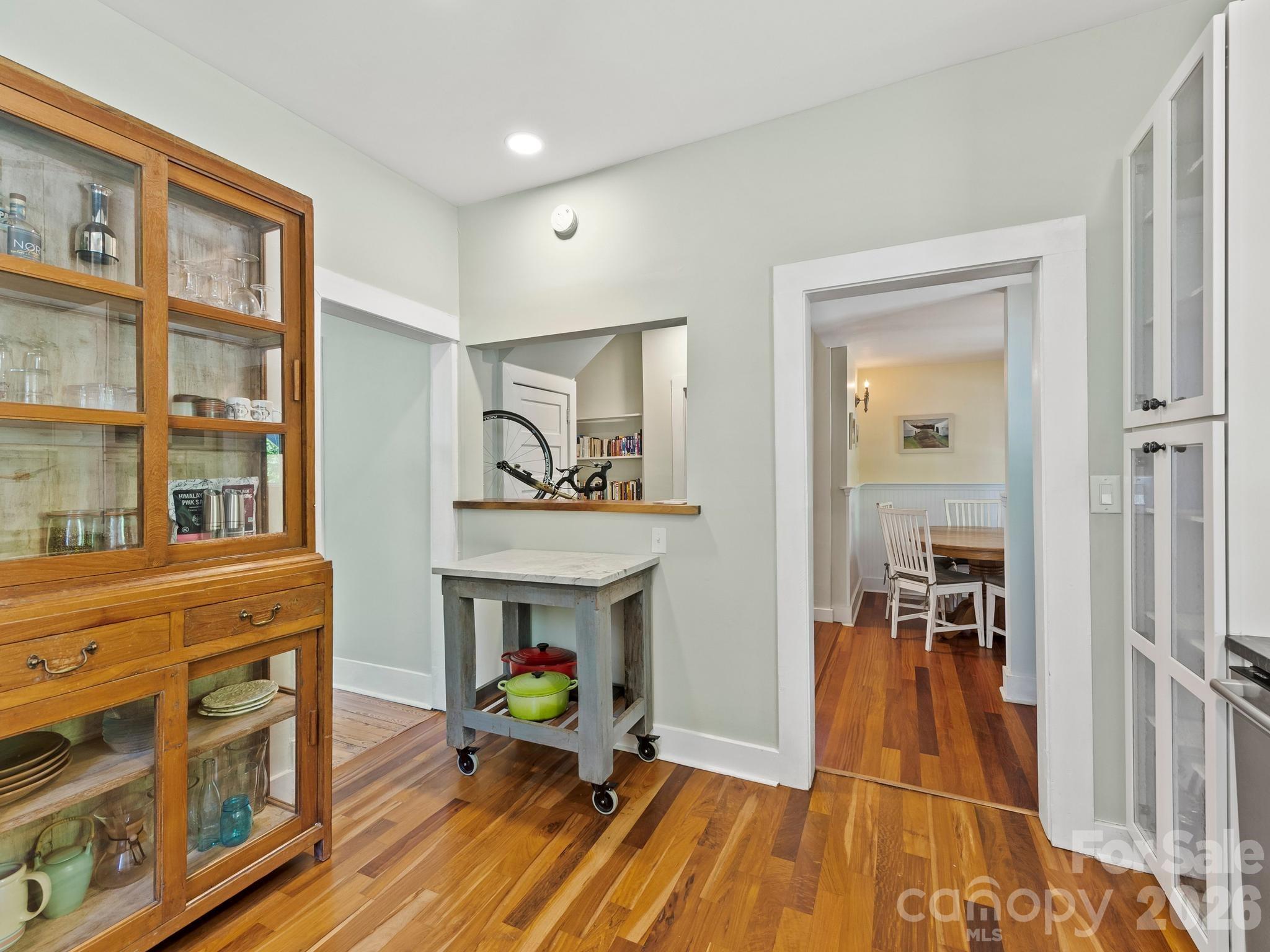 102 Courtland Avenue — Asheville