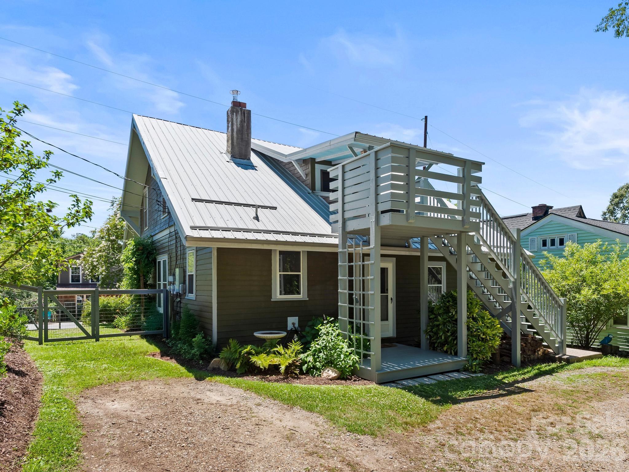 102 Courtland Avenue — Asheville