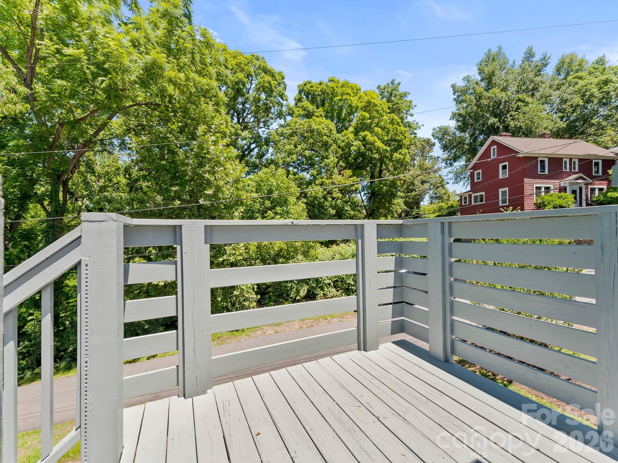 102 Courtland Avenue — Asheville