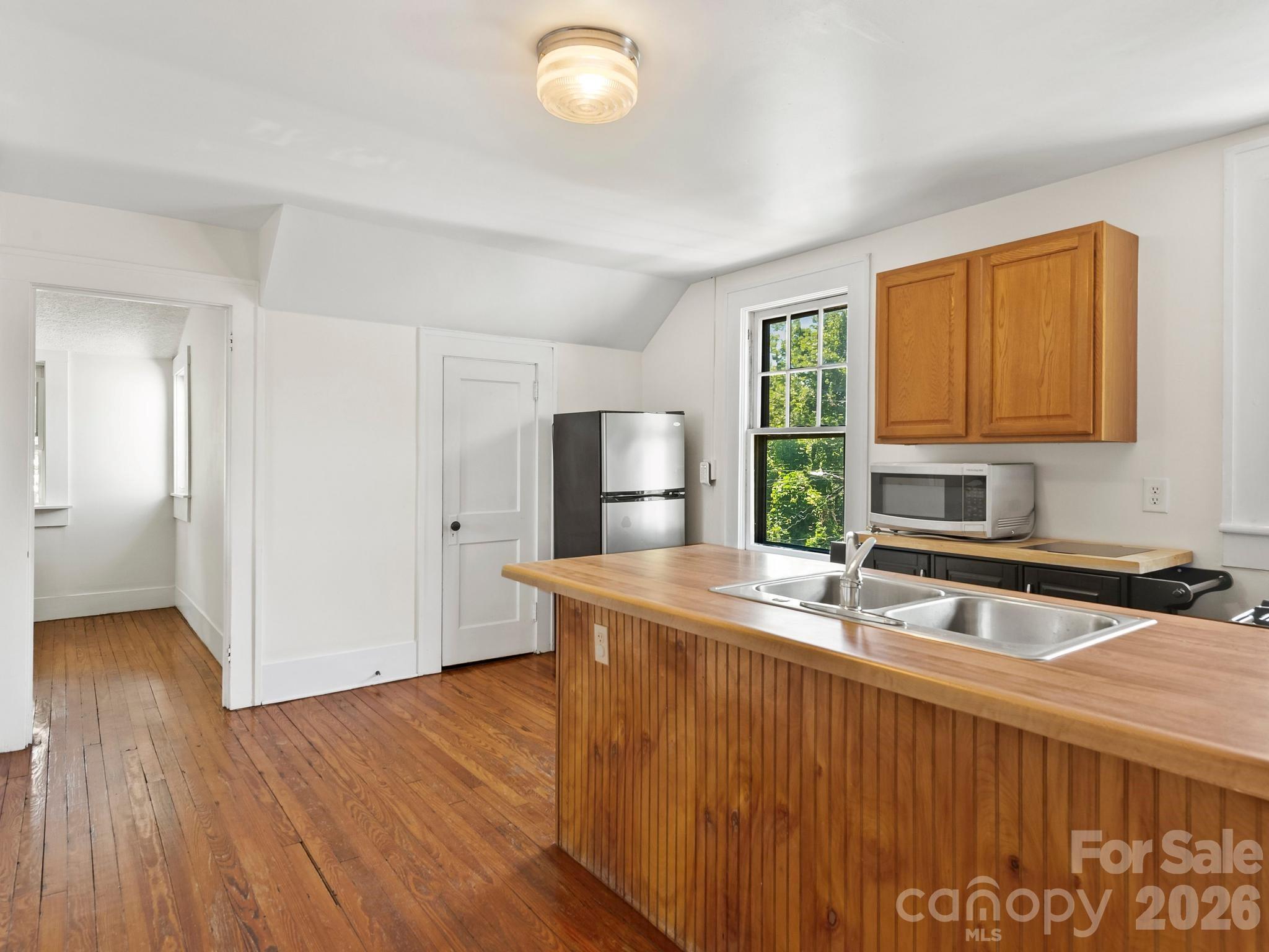 102 Courtland Avenue — Asheville