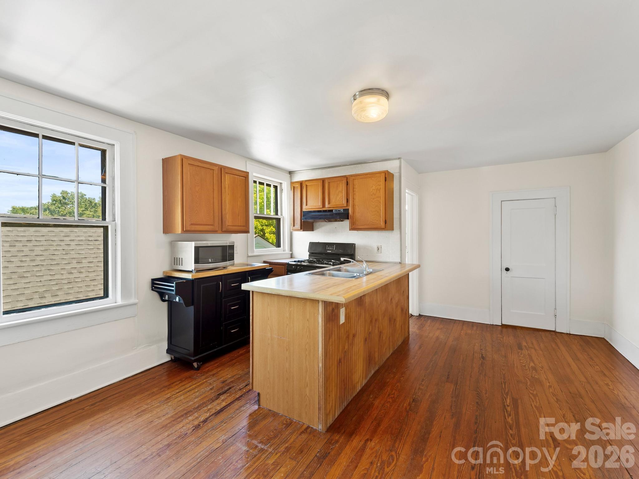 102 Courtland Avenue — Asheville