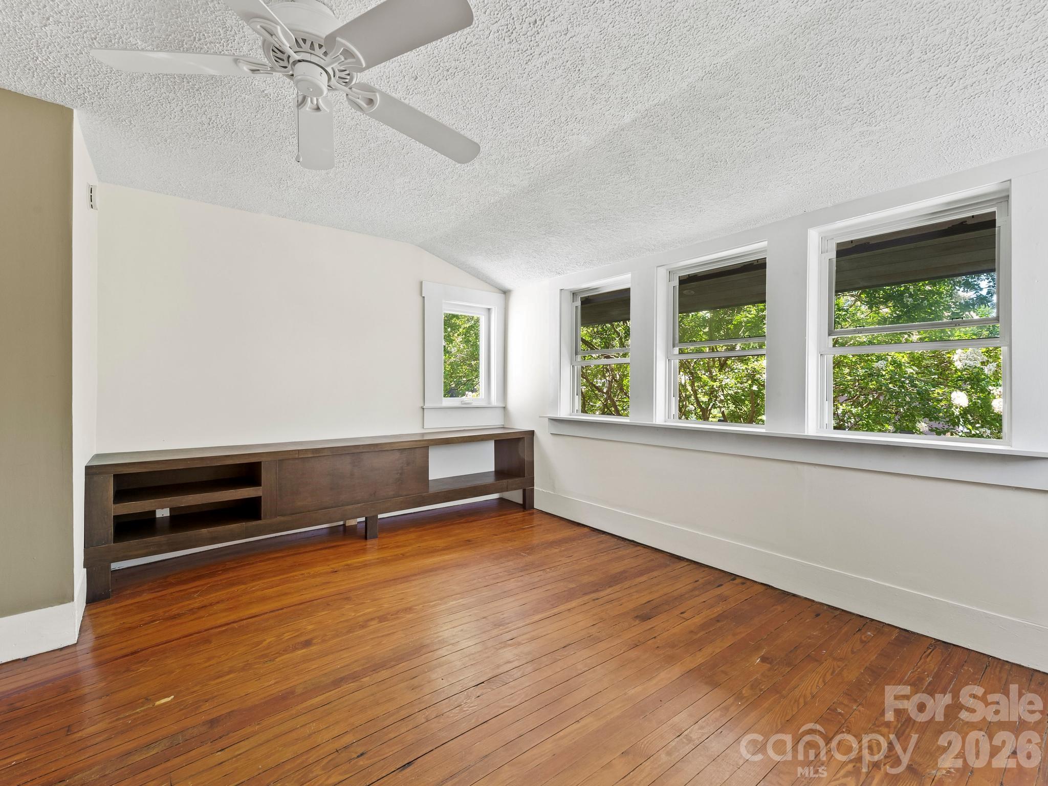 102 Courtland Avenue — Asheville