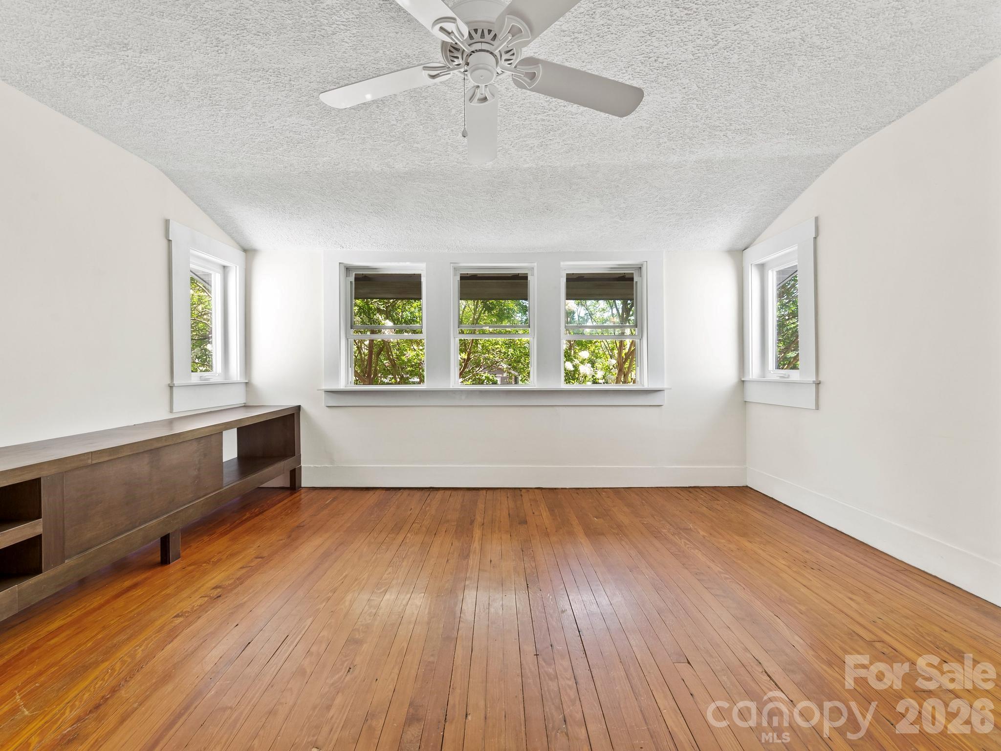 102 Courtland Avenue — Asheville