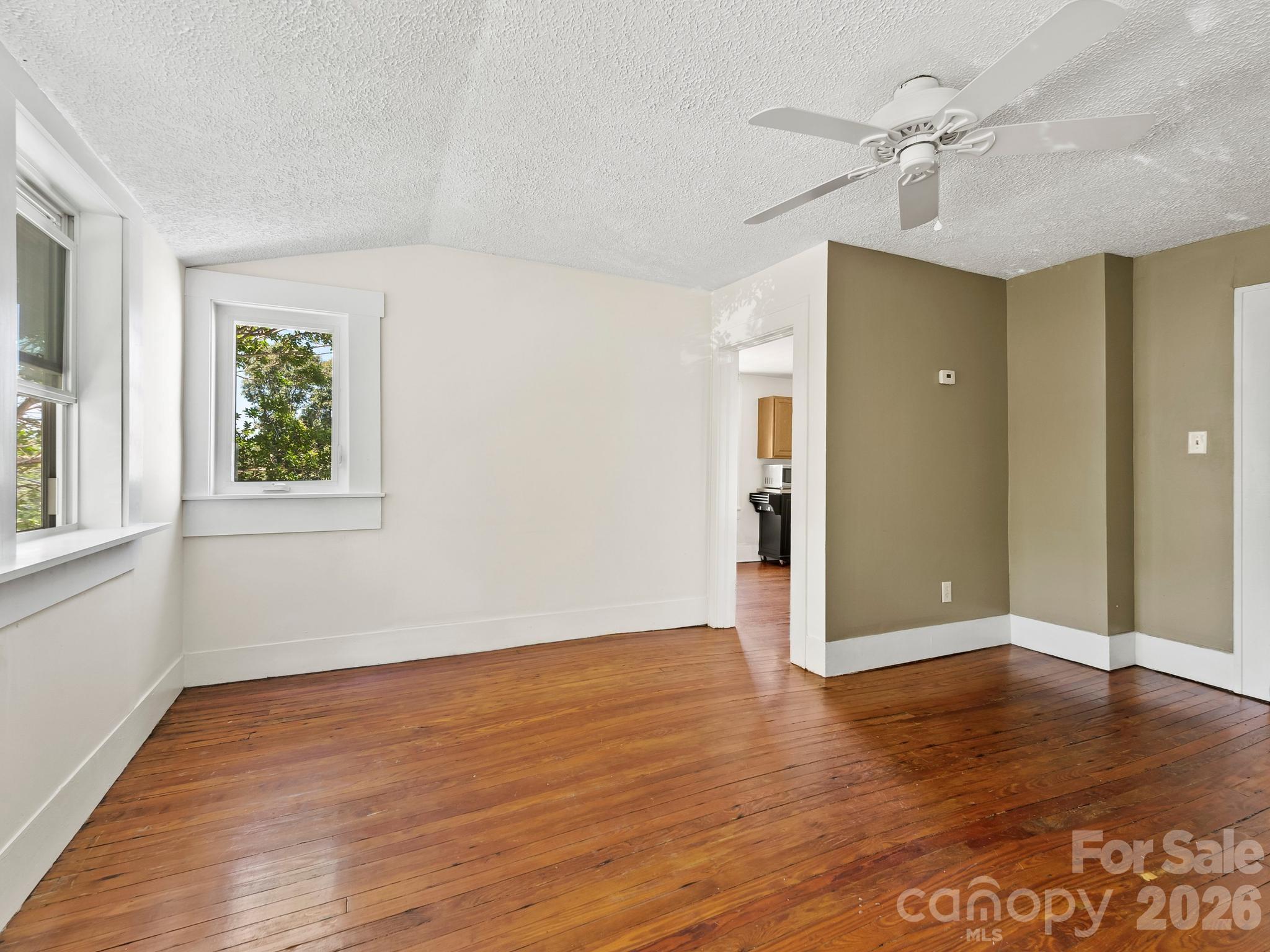 102 Courtland Avenue — Asheville