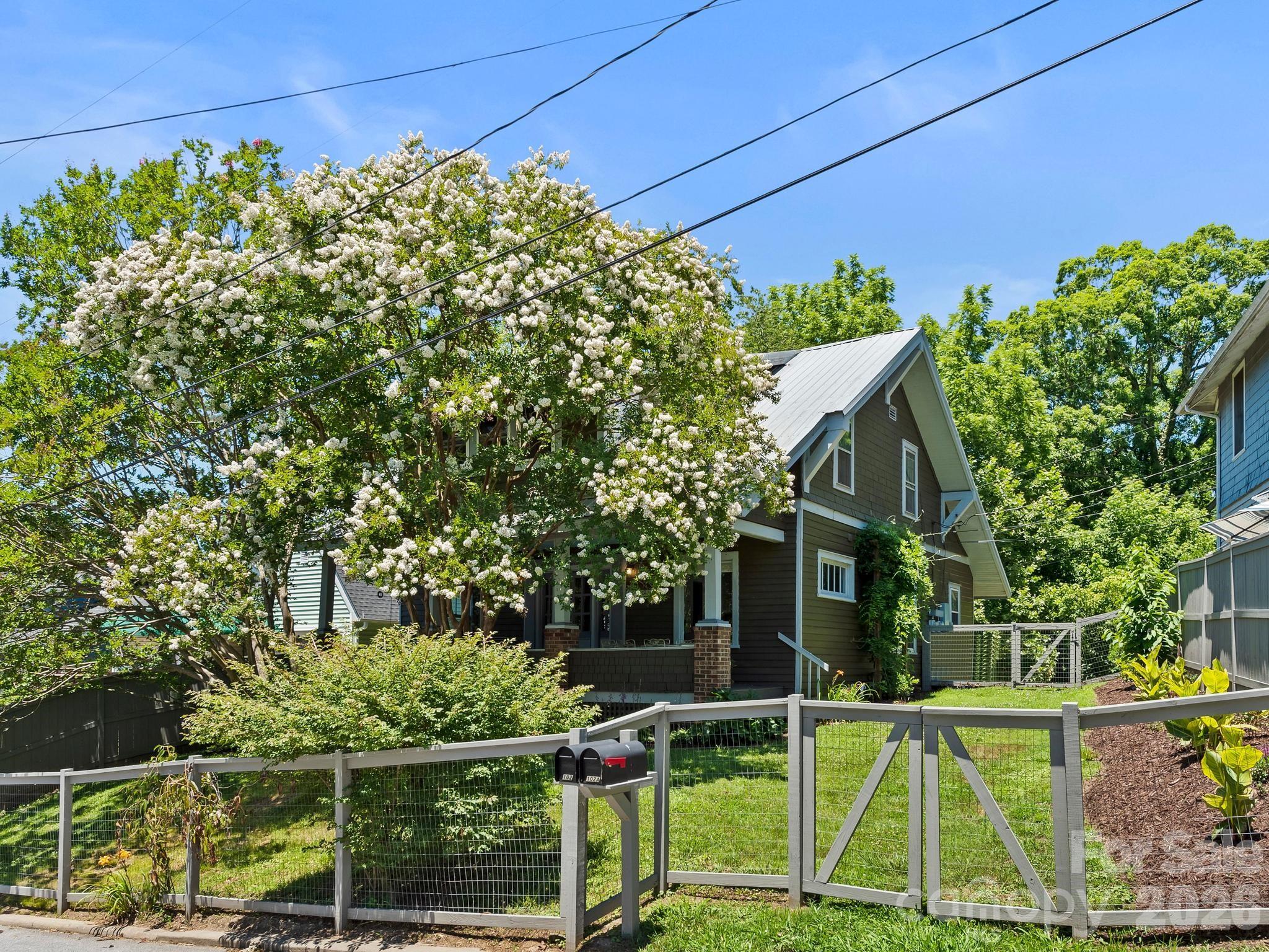 102 Courtland Avenue — Asheville