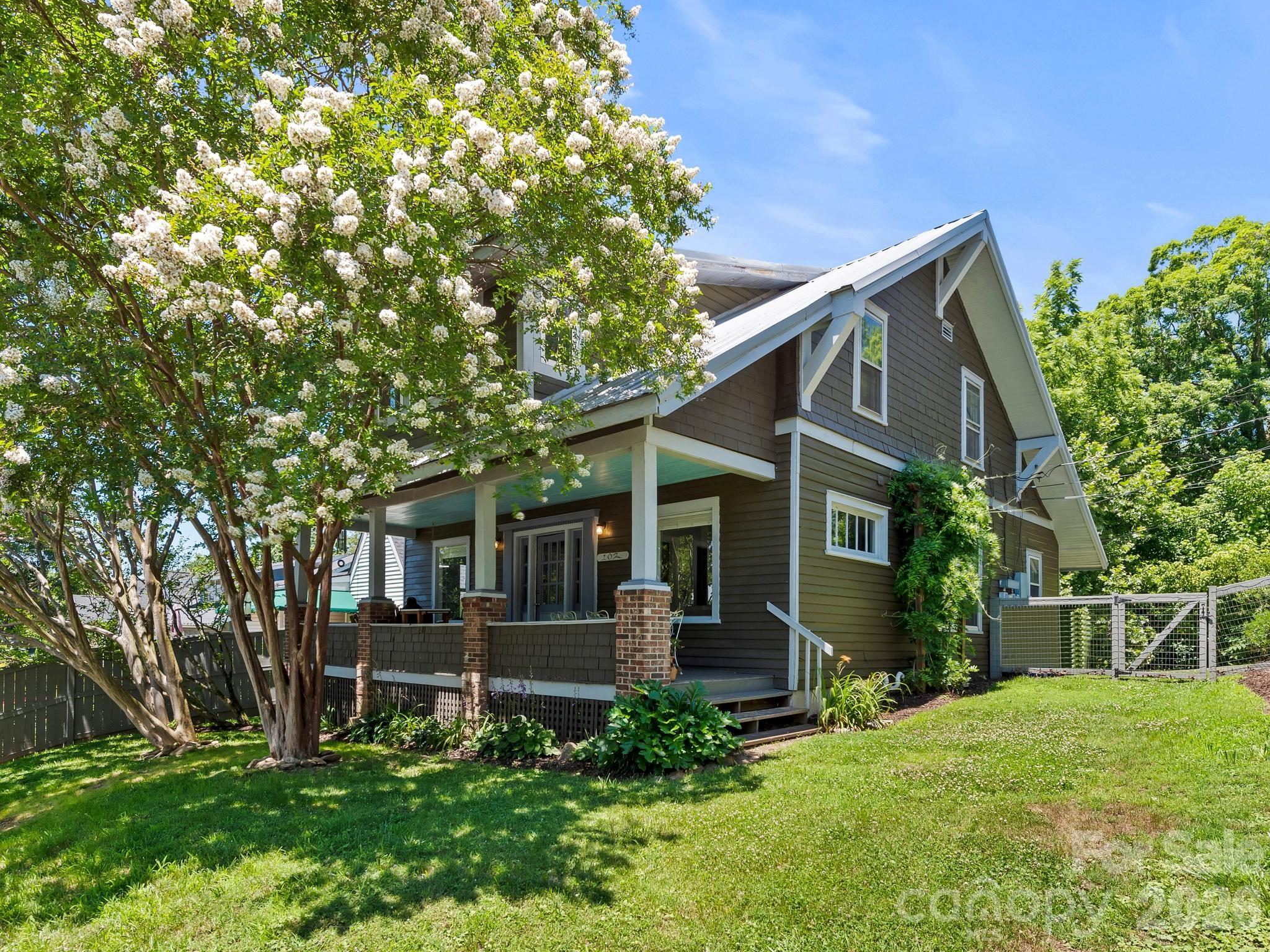 102 Courtland Avenue — Asheville