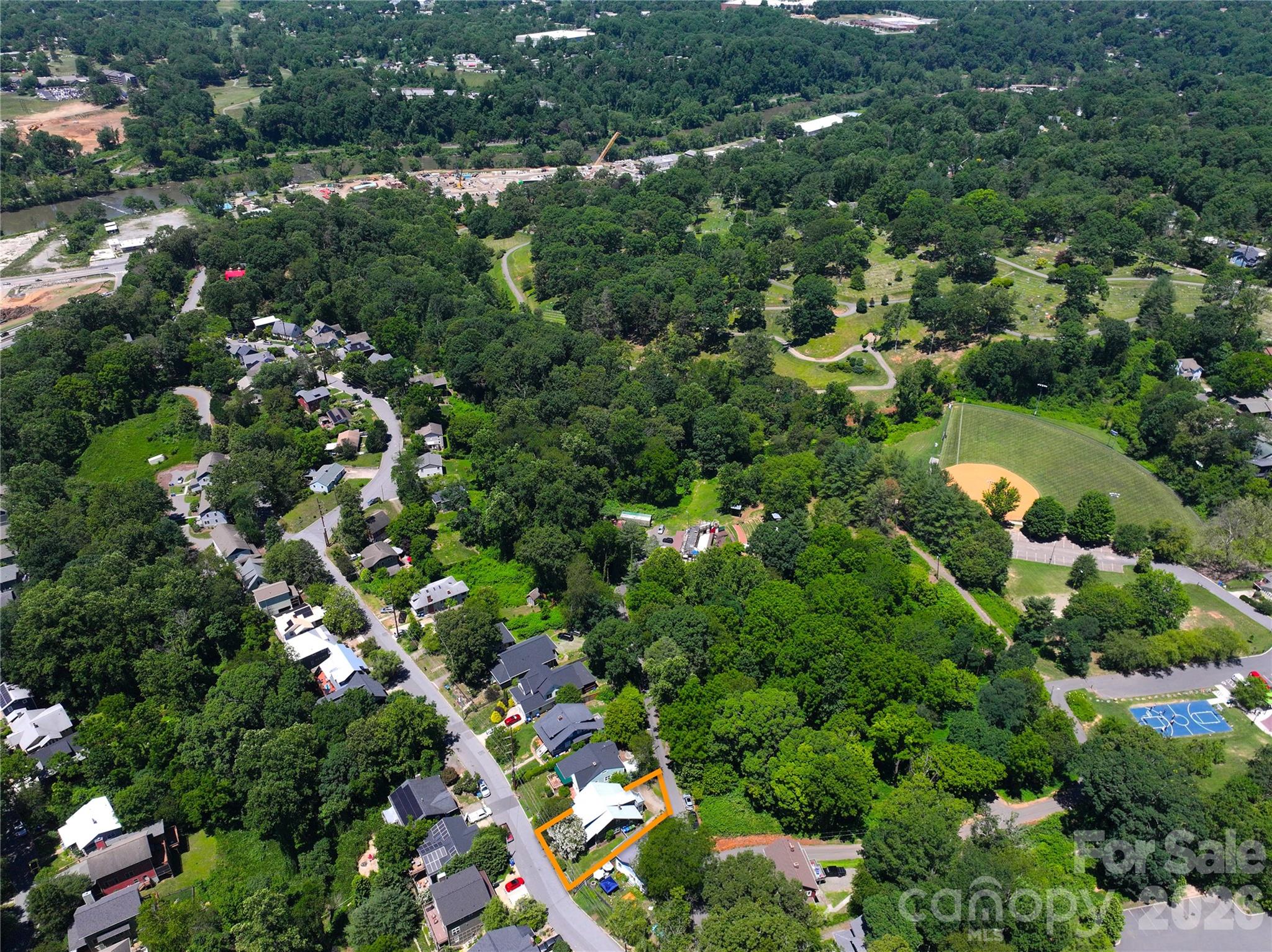 102 Courtland Avenue — Asheville