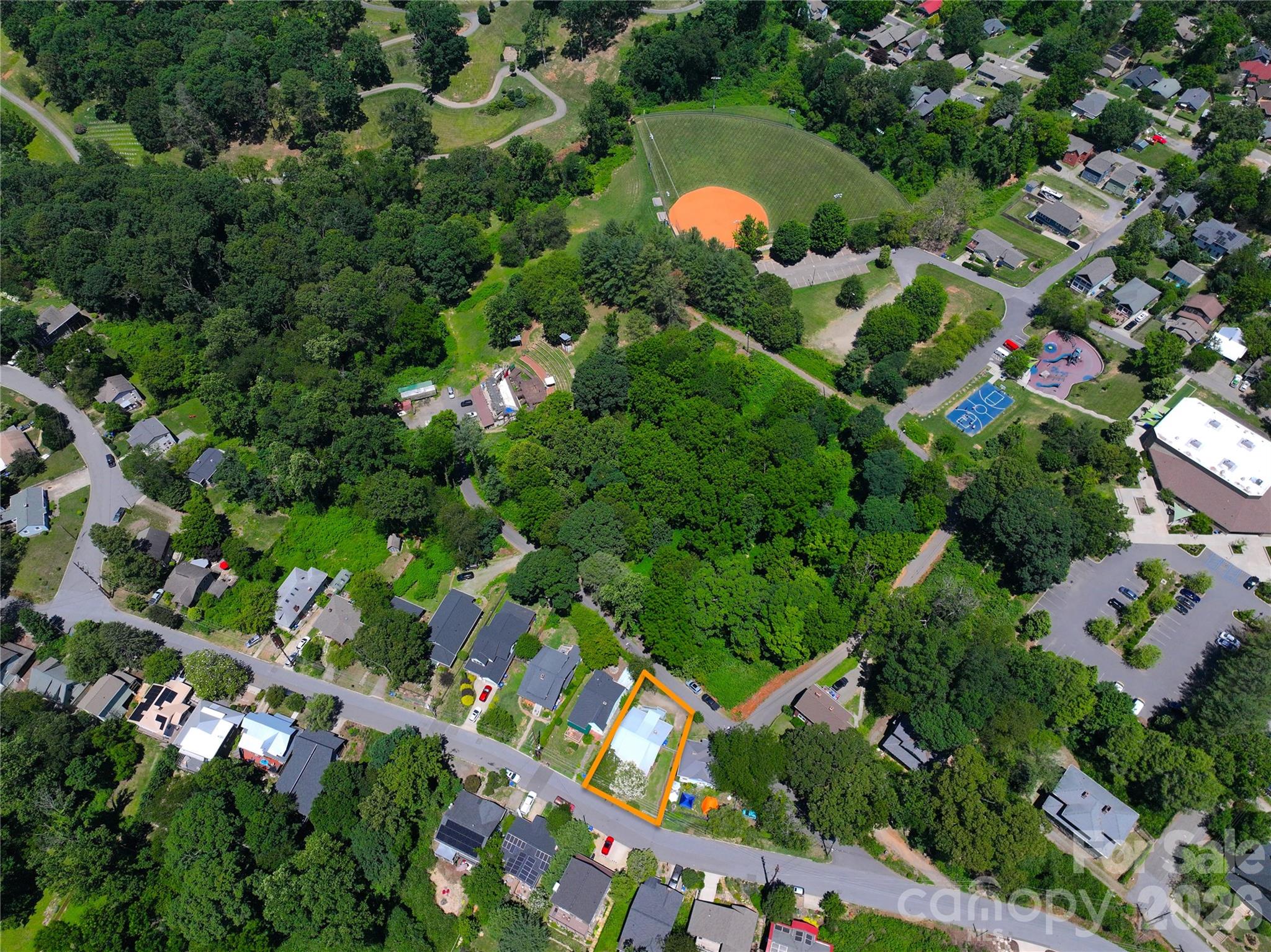 102 Courtland Avenue — Asheville