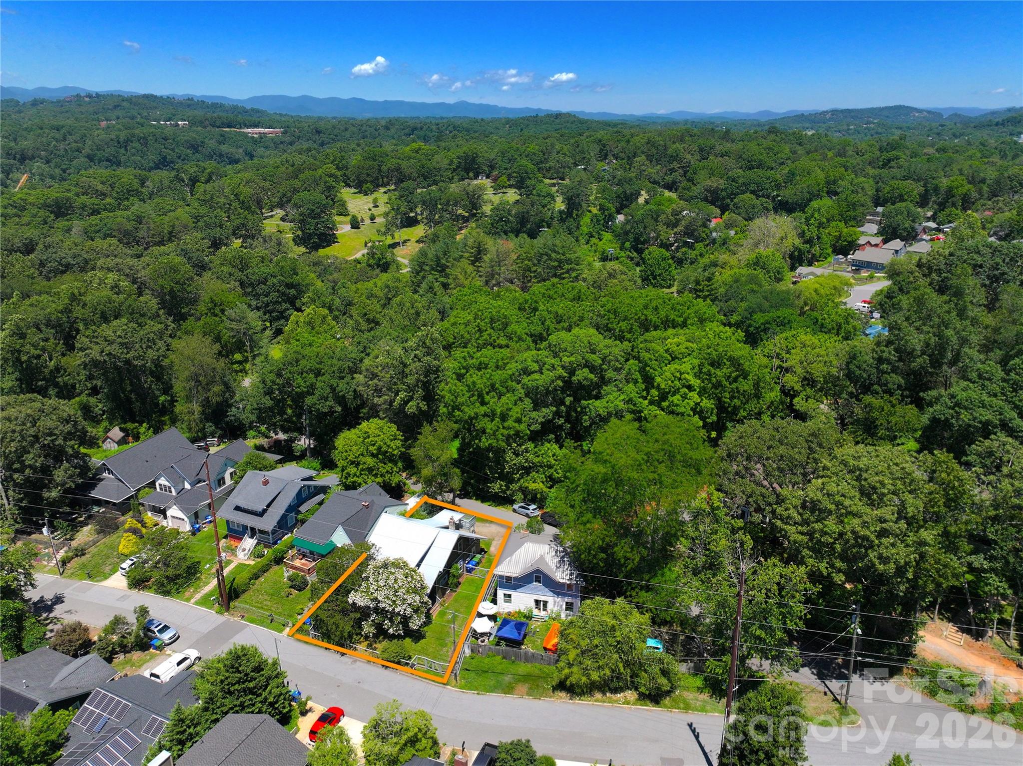102 Courtland Avenue — Asheville