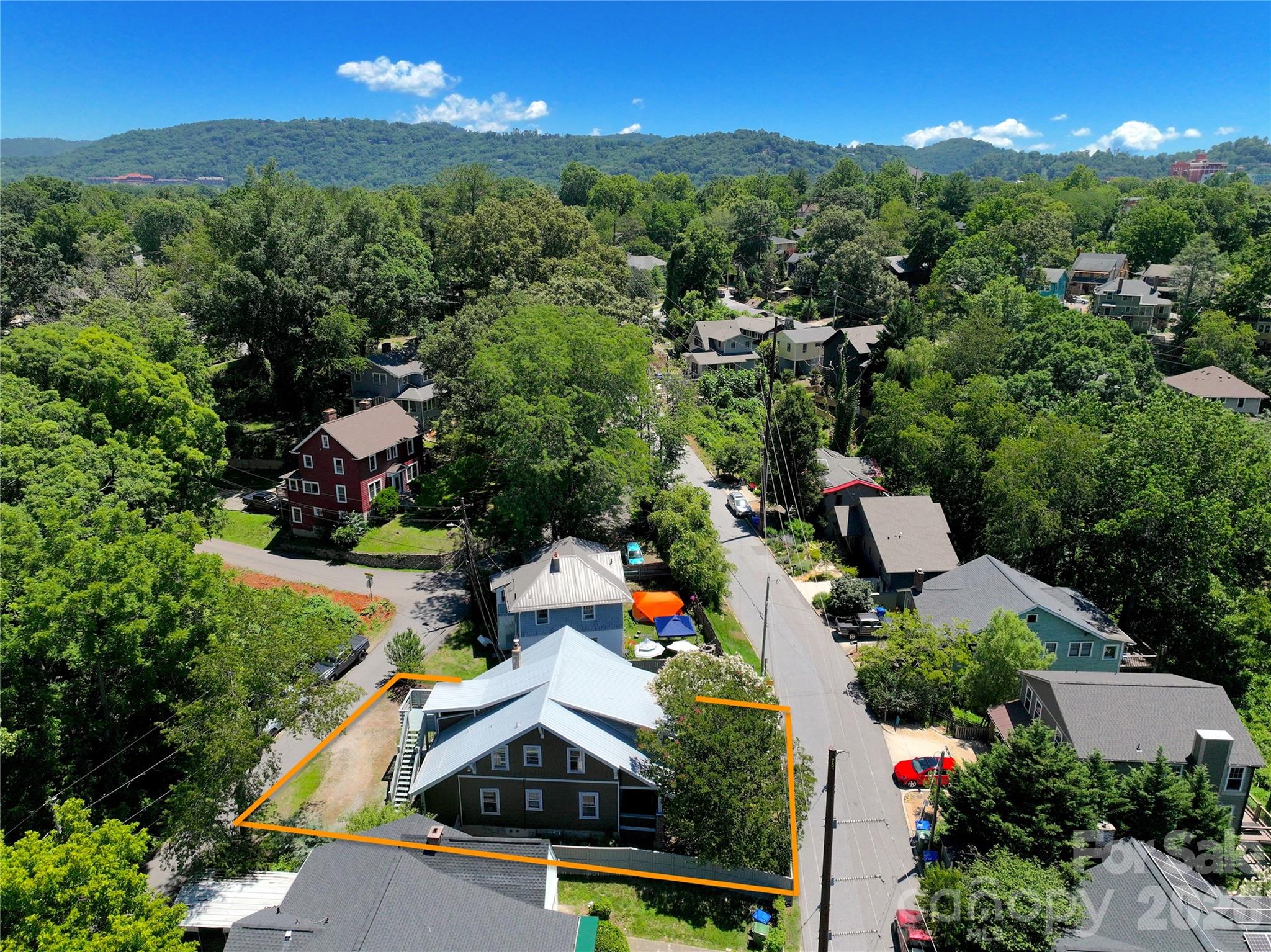 102 Courtland Avenue — Asheville
