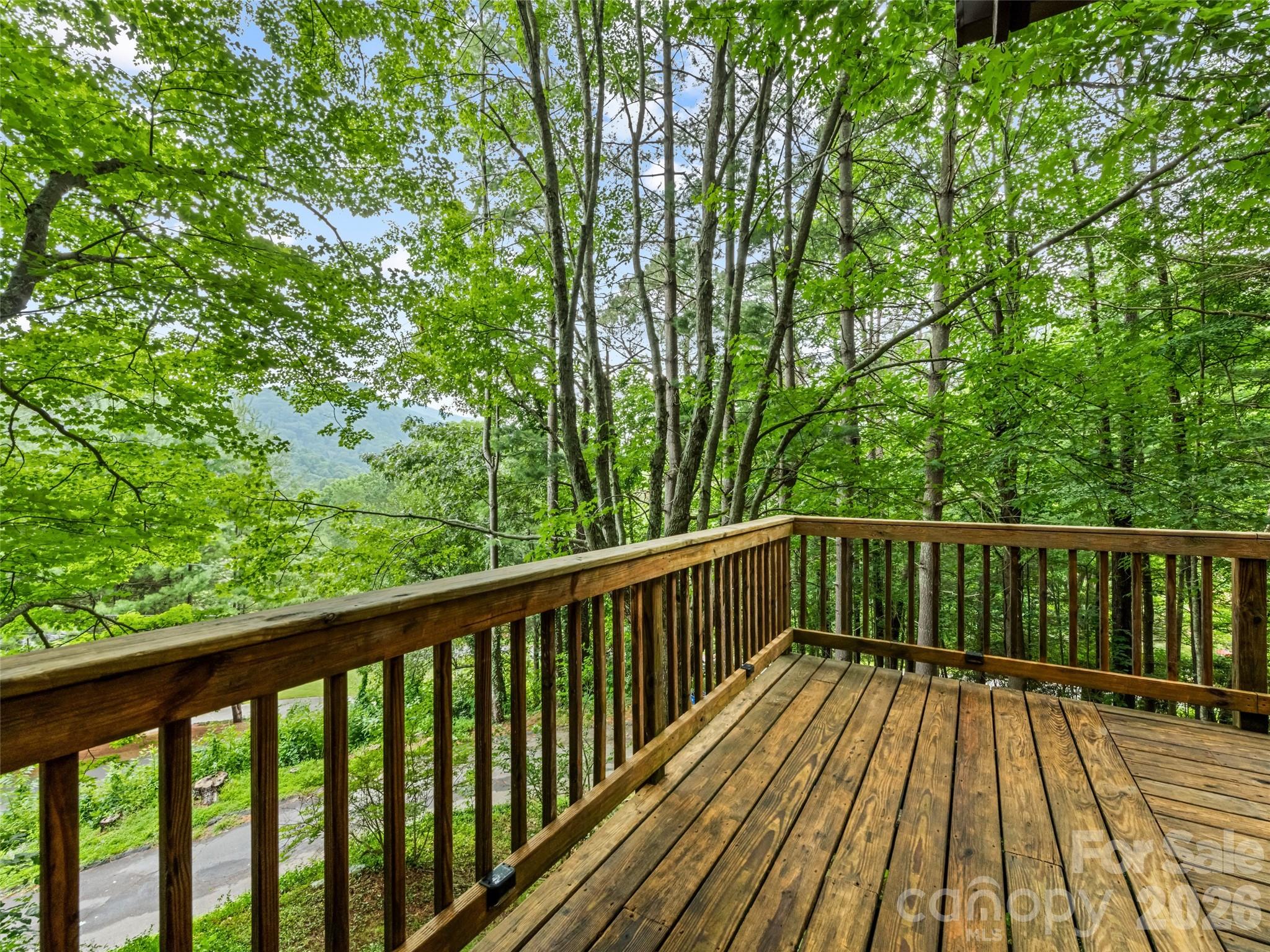 33 Wenlock Way — Waynesville