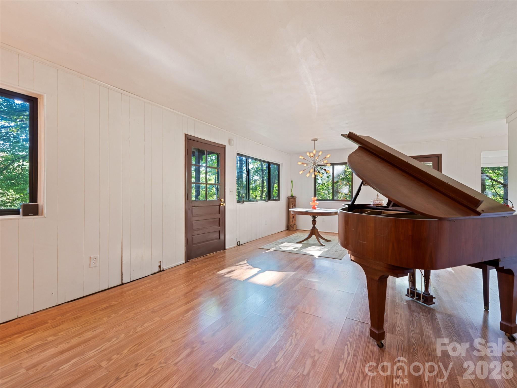 33 Wenlock Way — Waynesville