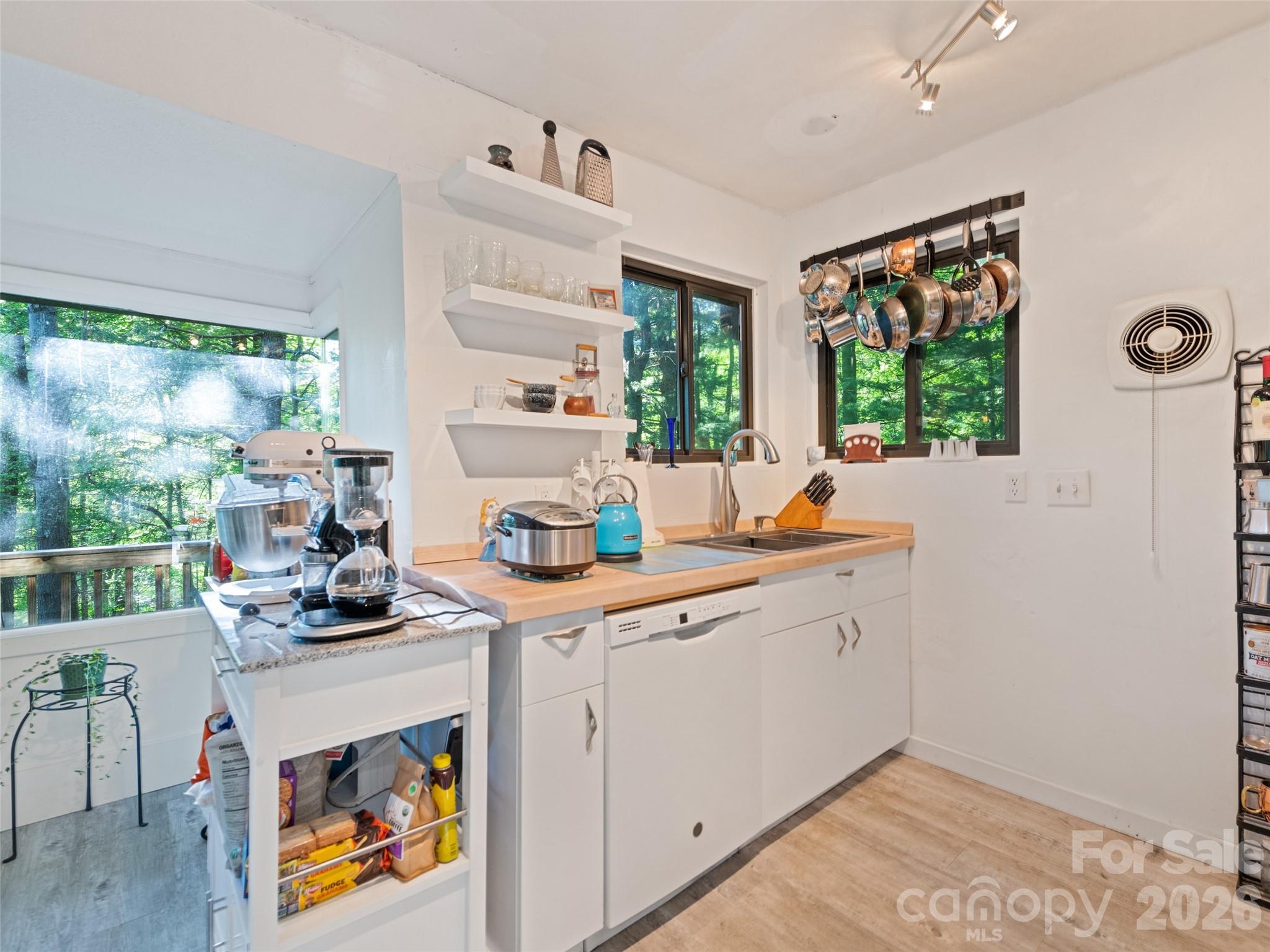 33 Wenlock Way — Waynesville