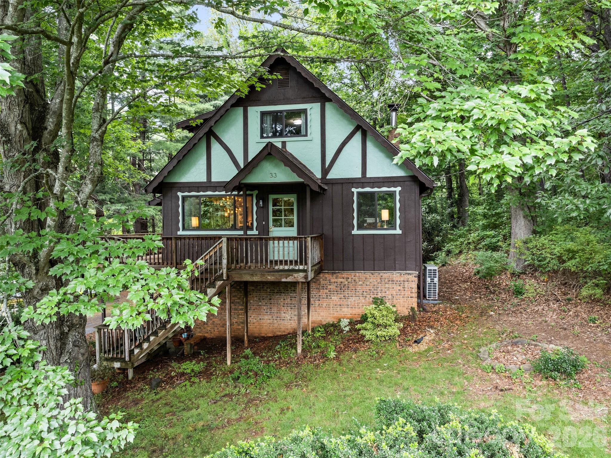 33 Wenlock Way — Waynesville