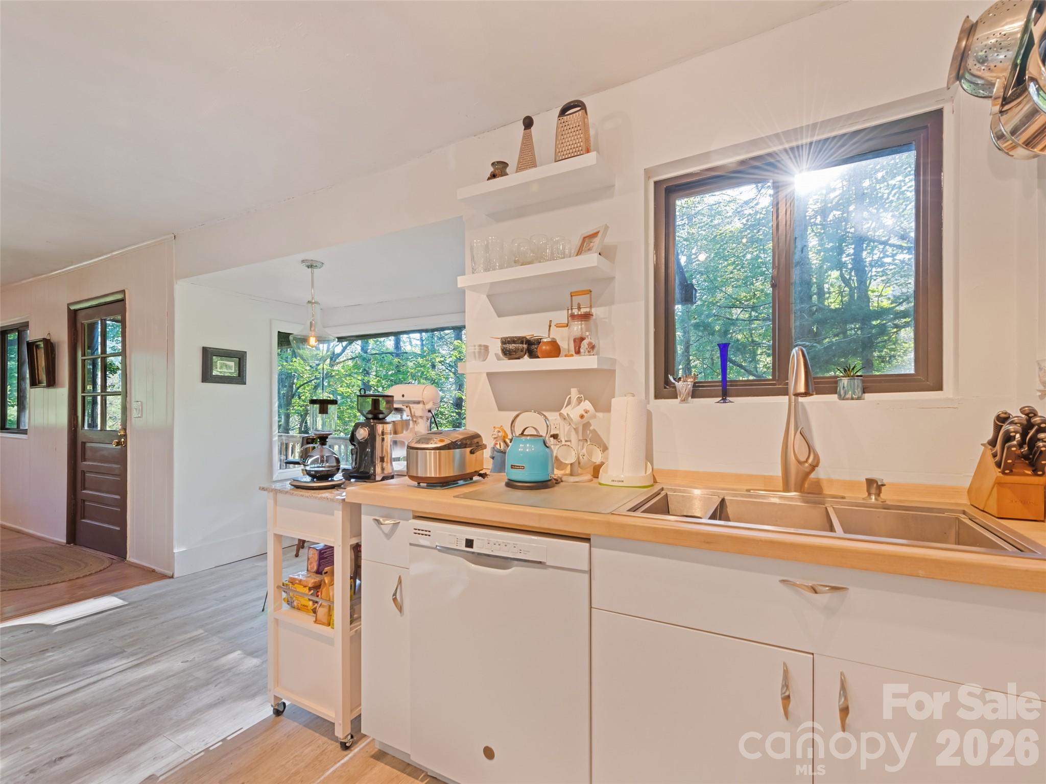 33 Wenlock Way — Waynesville