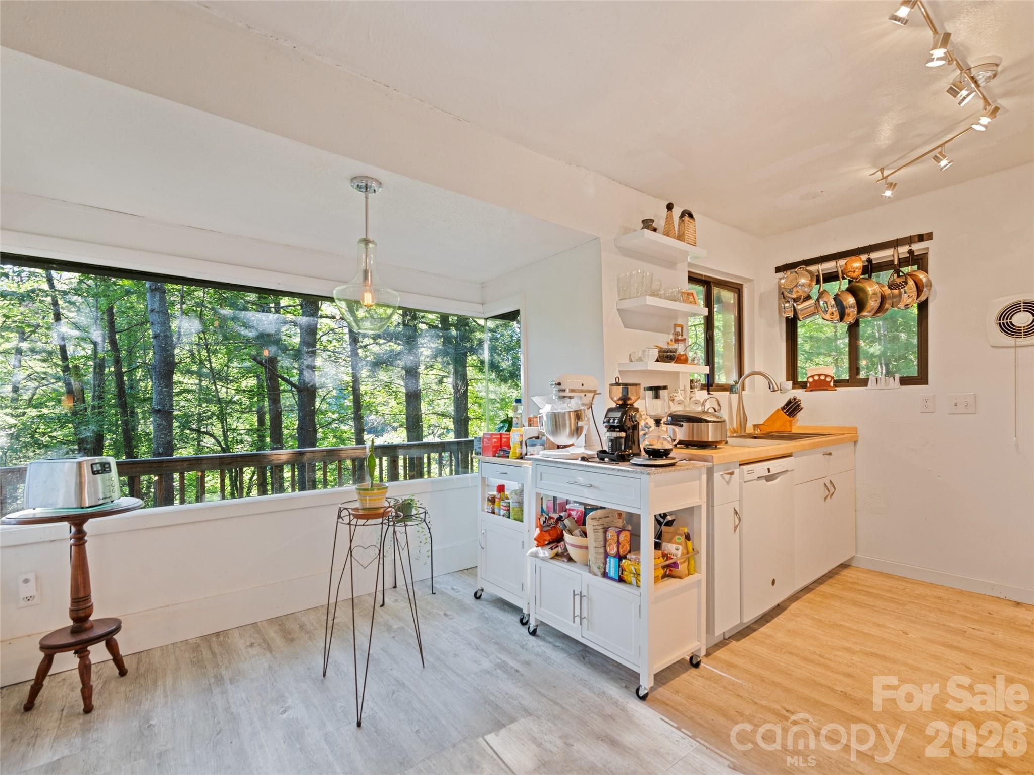 33 Wenlock Way — Waynesville
