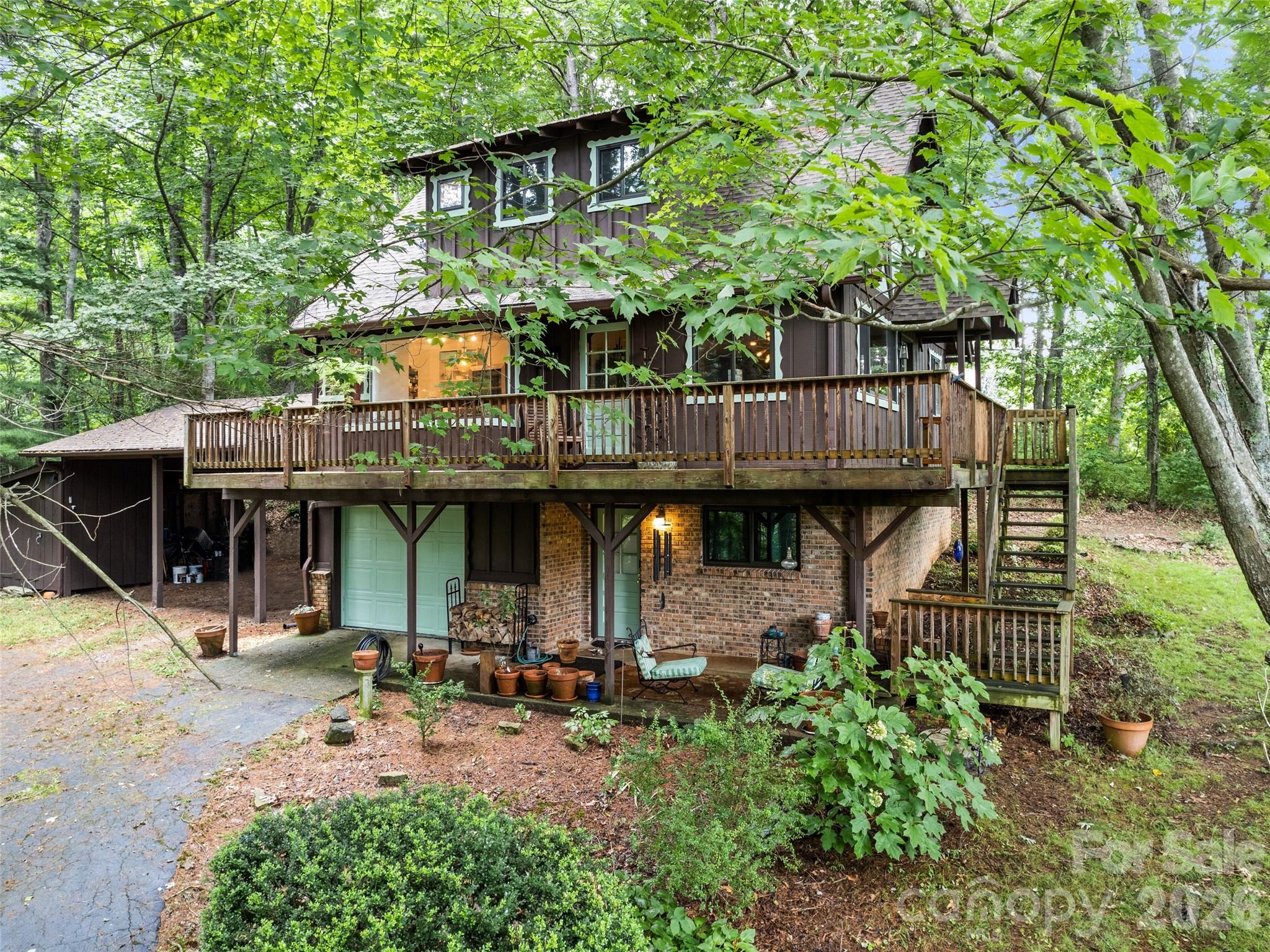 33 Wenlock Way — Waynesville