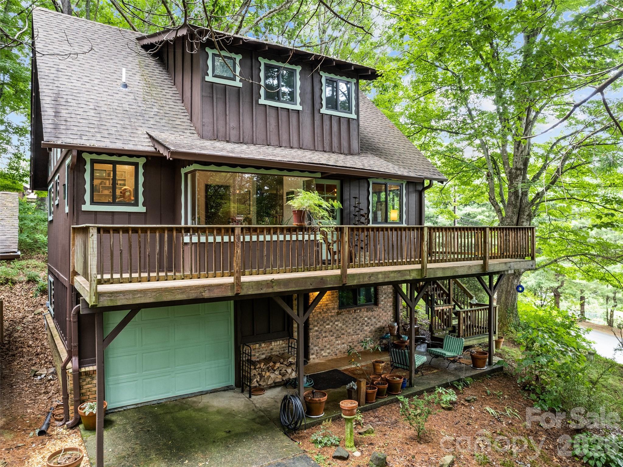 33 Wenlock Way — Waynesville