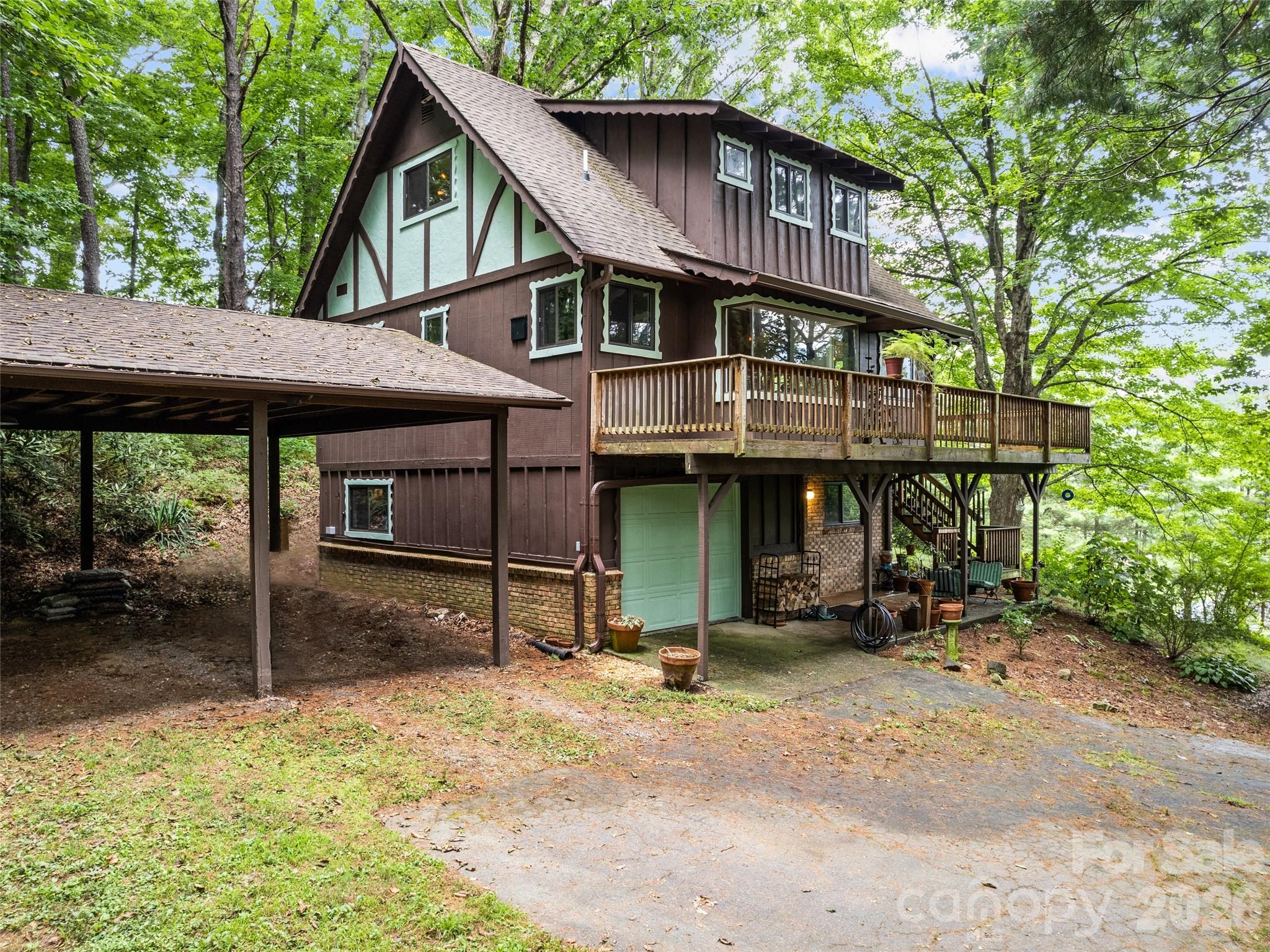 33 Wenlock Way — Waynesville