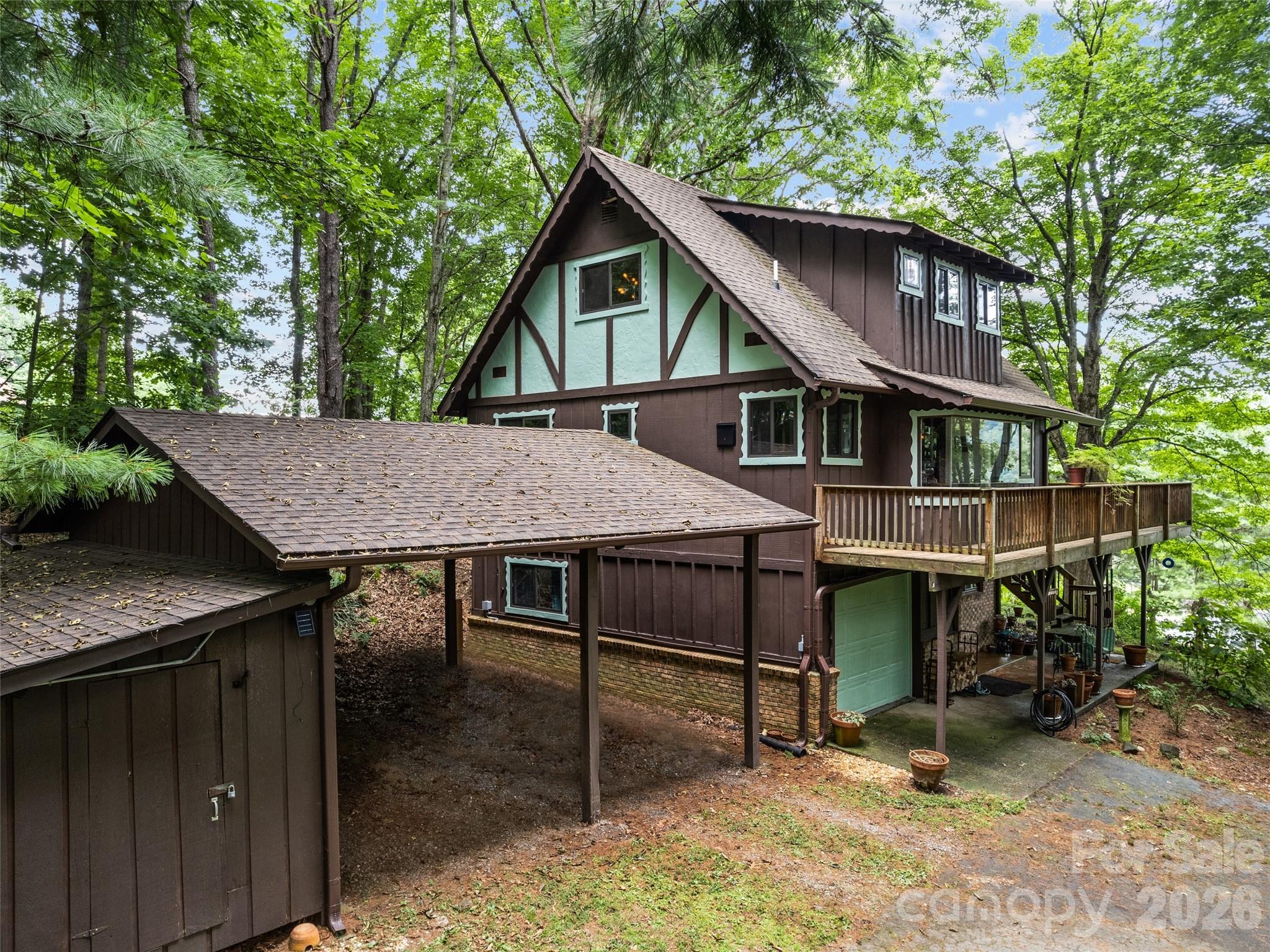 33 Wenlock Way — Waynesville
