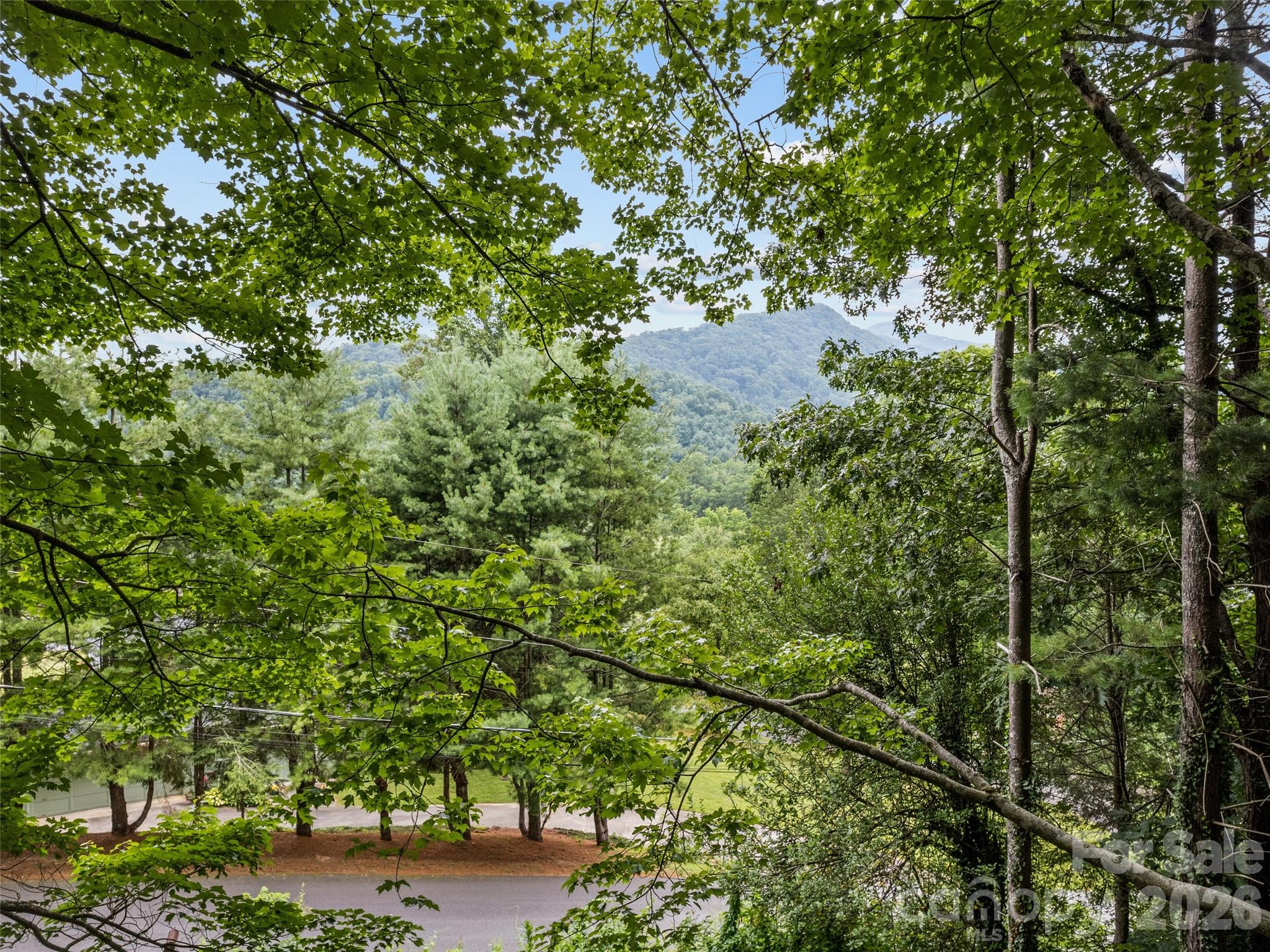 33 Wenlock Way — Waynesville