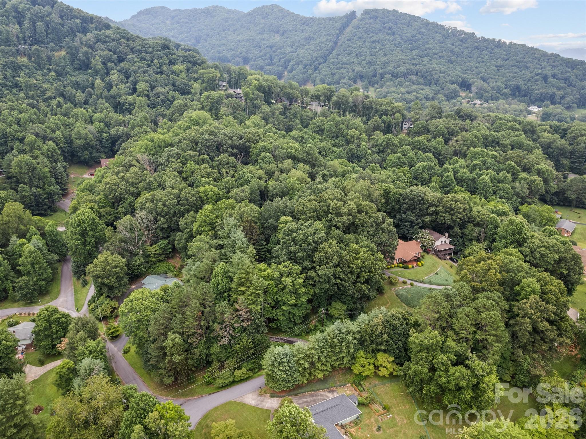 33 Wenlock Way — Waynesville