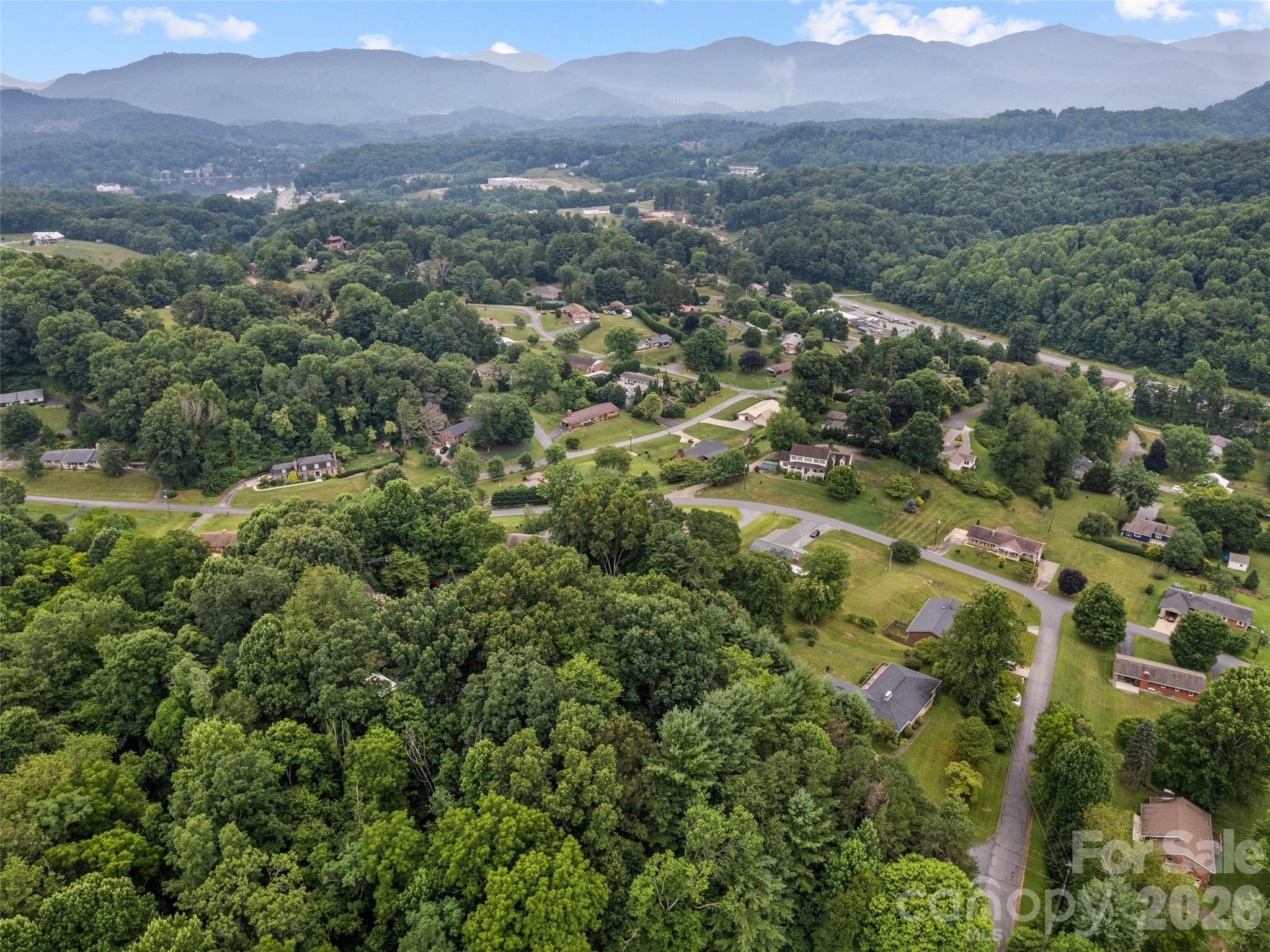 33 Wenlock Way — Waynesville