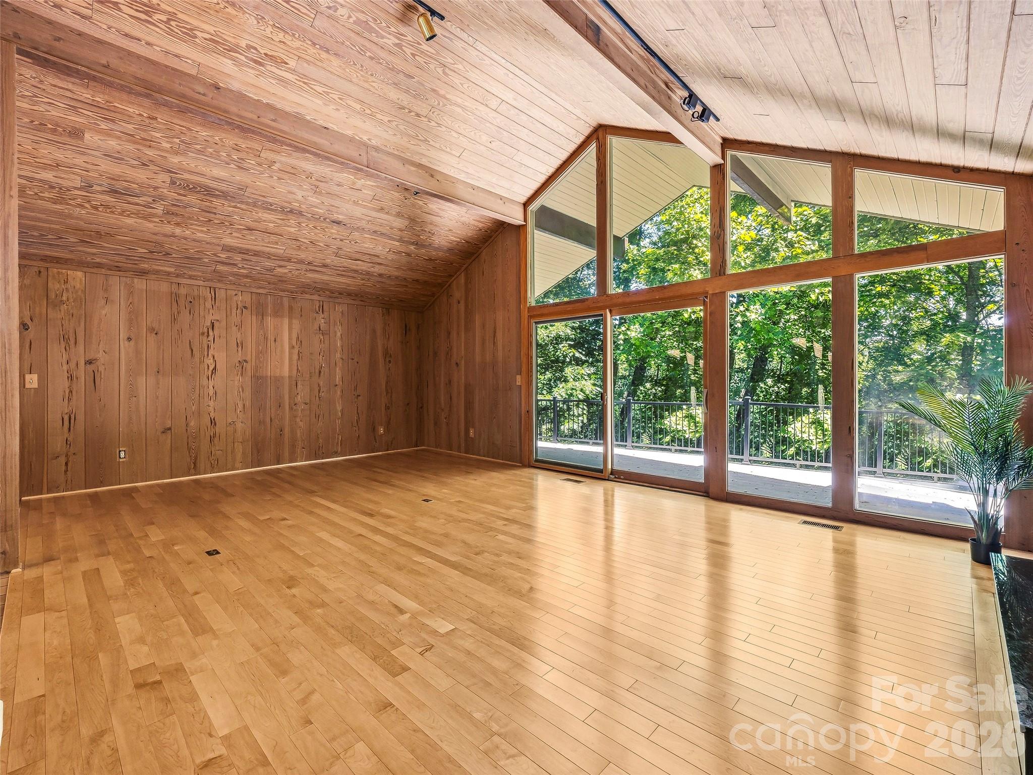 1430 Valmont Drive — Hendersonville
