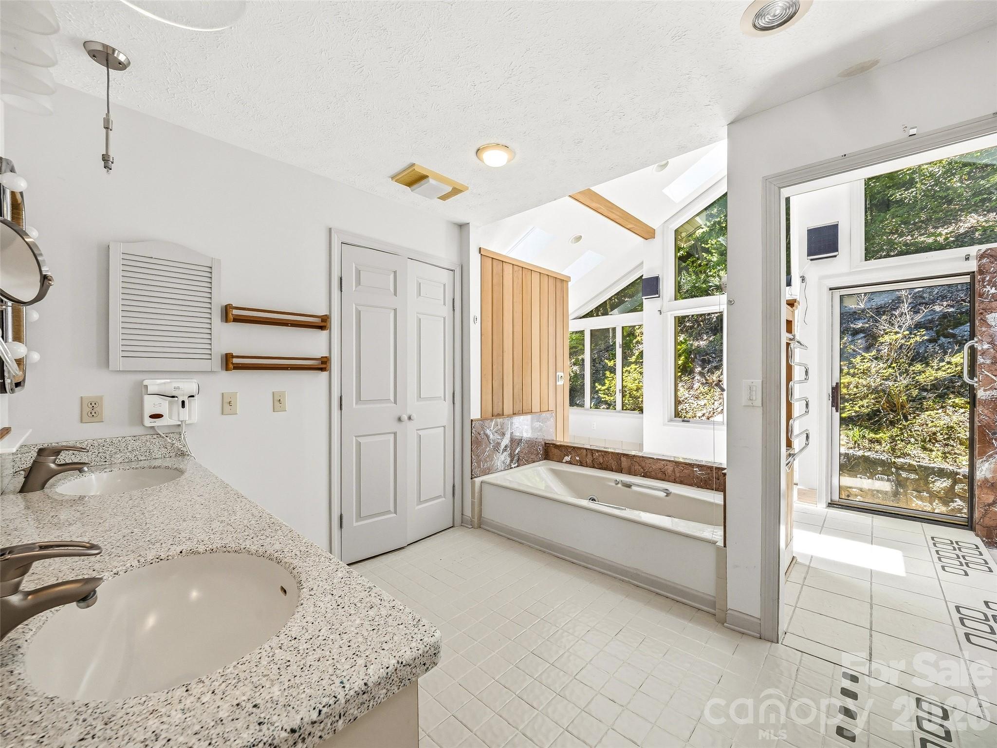 1430 Valmont Drive — Hendersonville