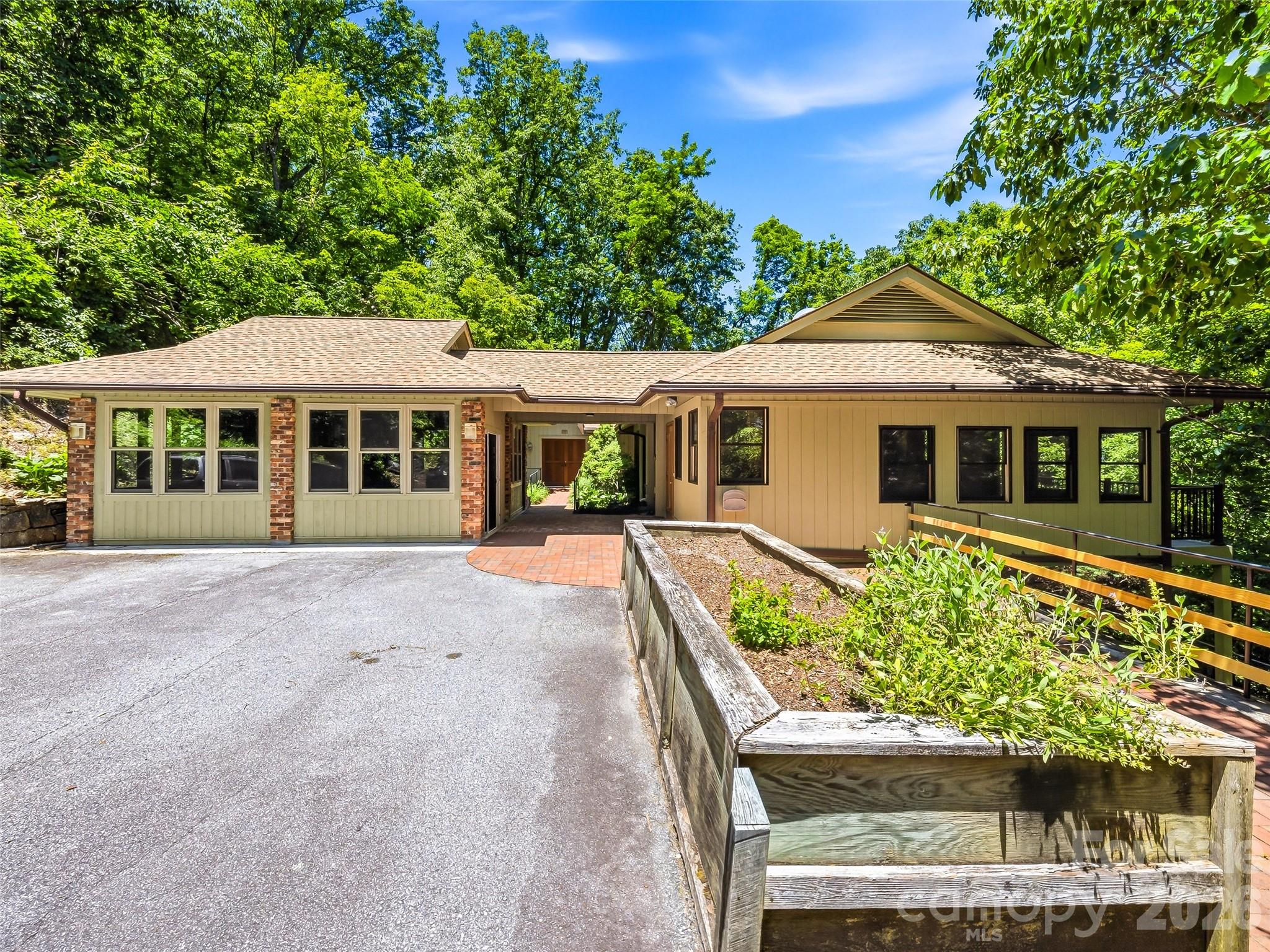 1430 Valmont Drive — Hendersonville