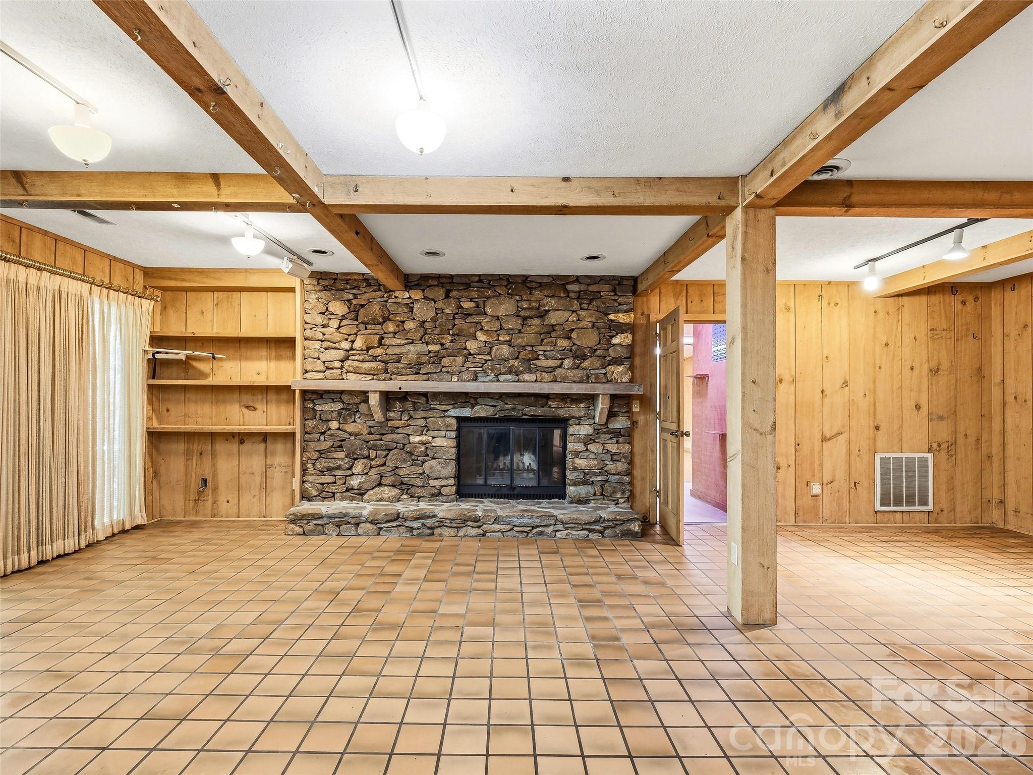 1430 Valmont Drive — Hendersonville