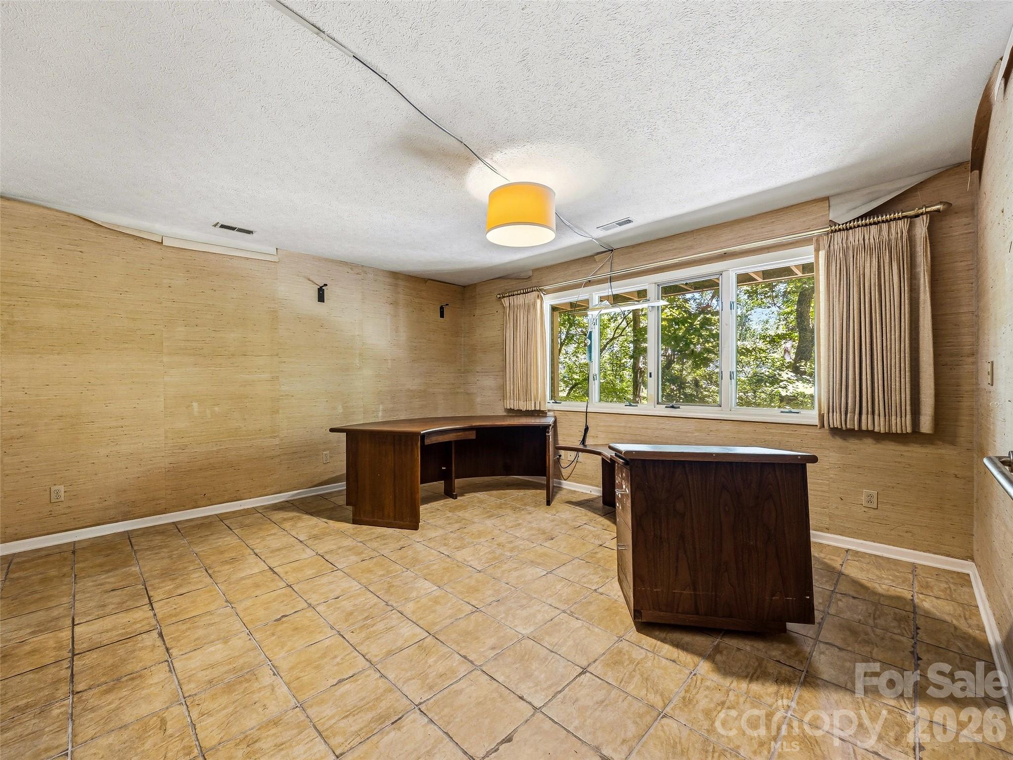 1430 Valmont Drive — Hendersonville