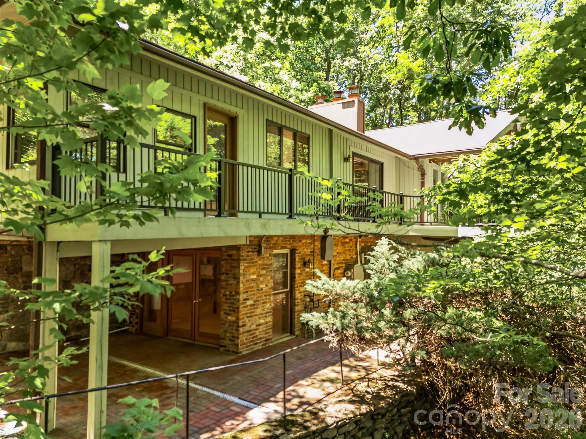 1430 Valmont Drive — Hendersonville
