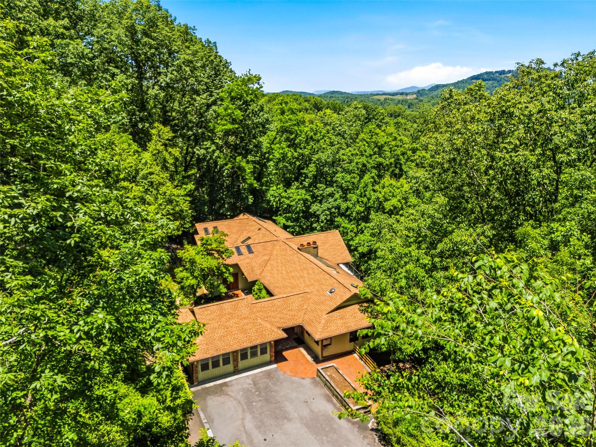 1430 Valmont Drive — Hendersonville