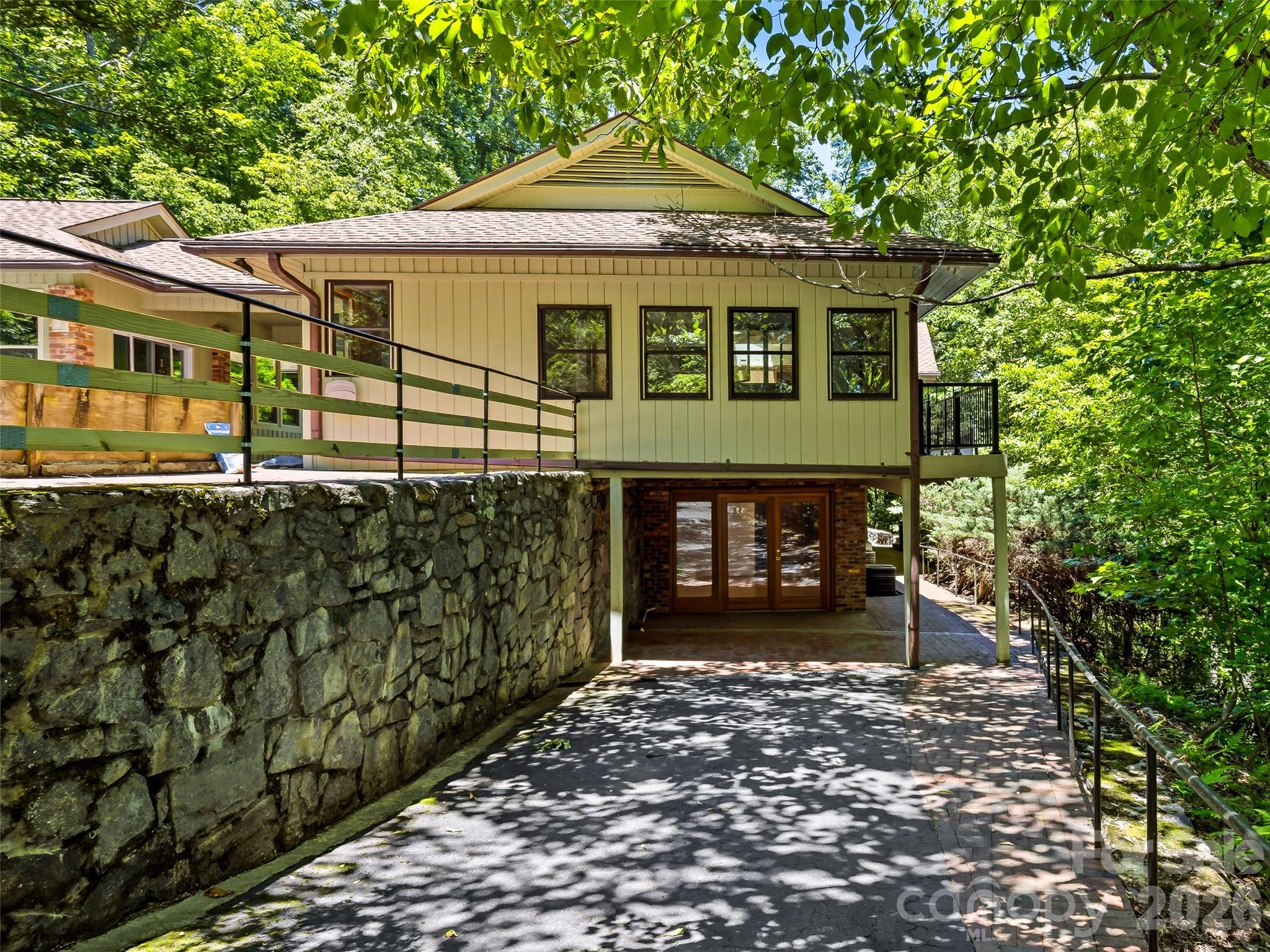 1430 Valmont Drive — Hendersonville