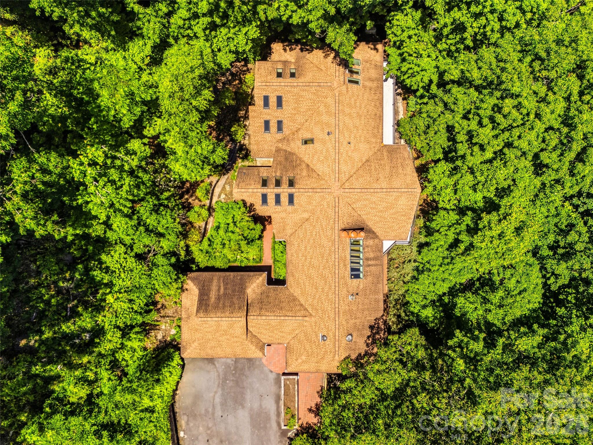 1430 Valmont Drive — Hendersonville