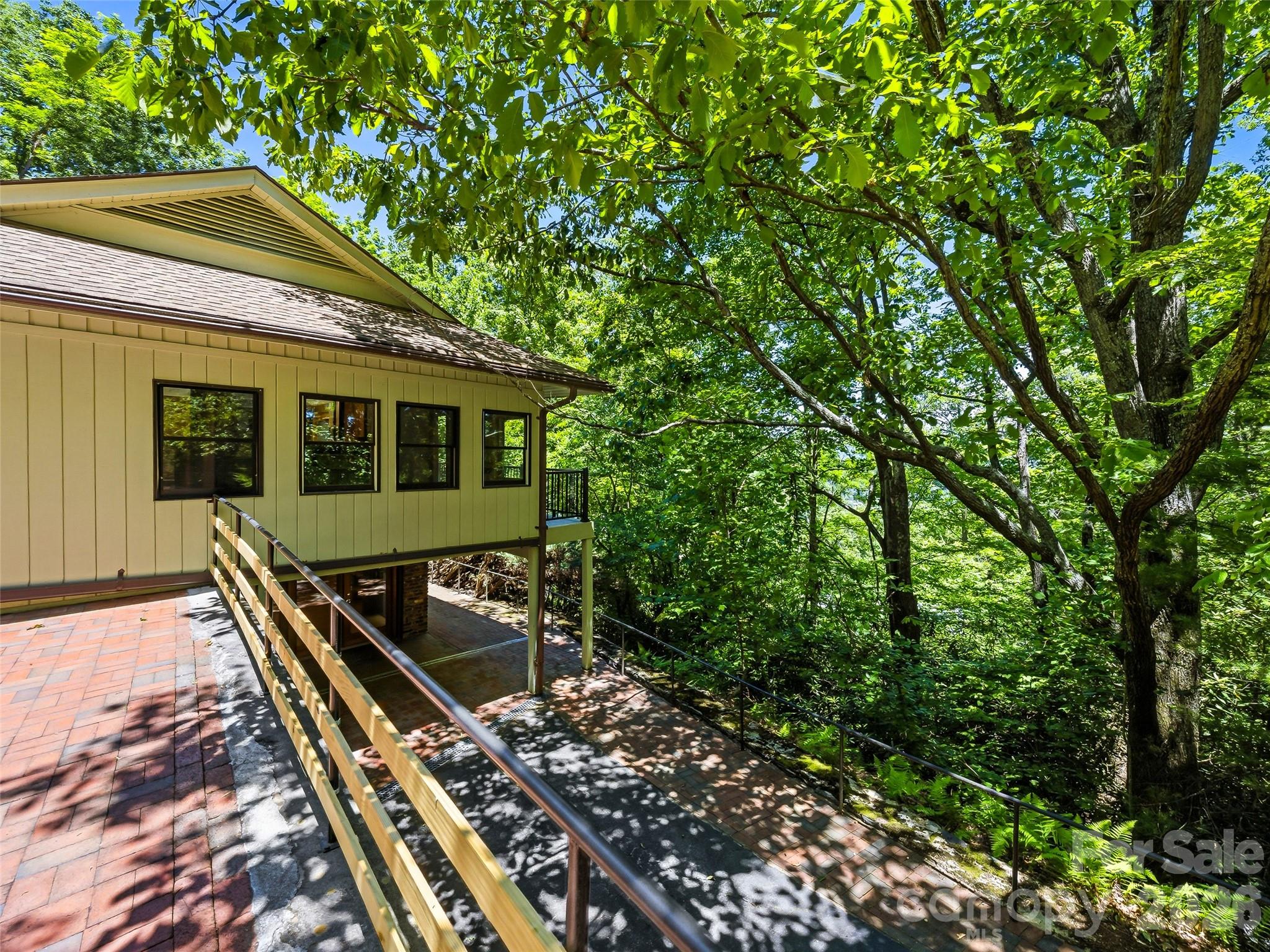 1430 Valmont Drive — Hendersonville