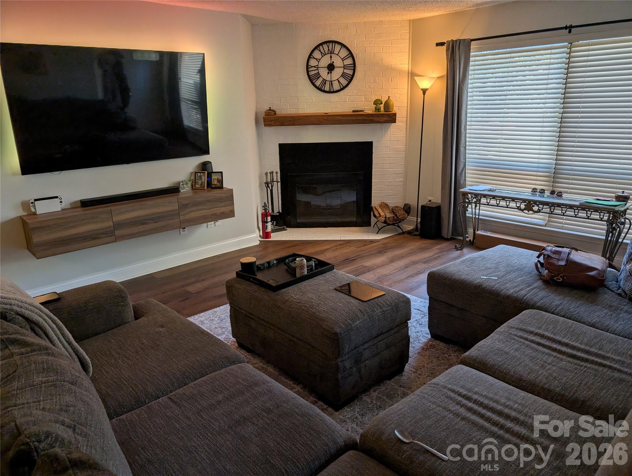 1600 Sharon Road — Charlotte