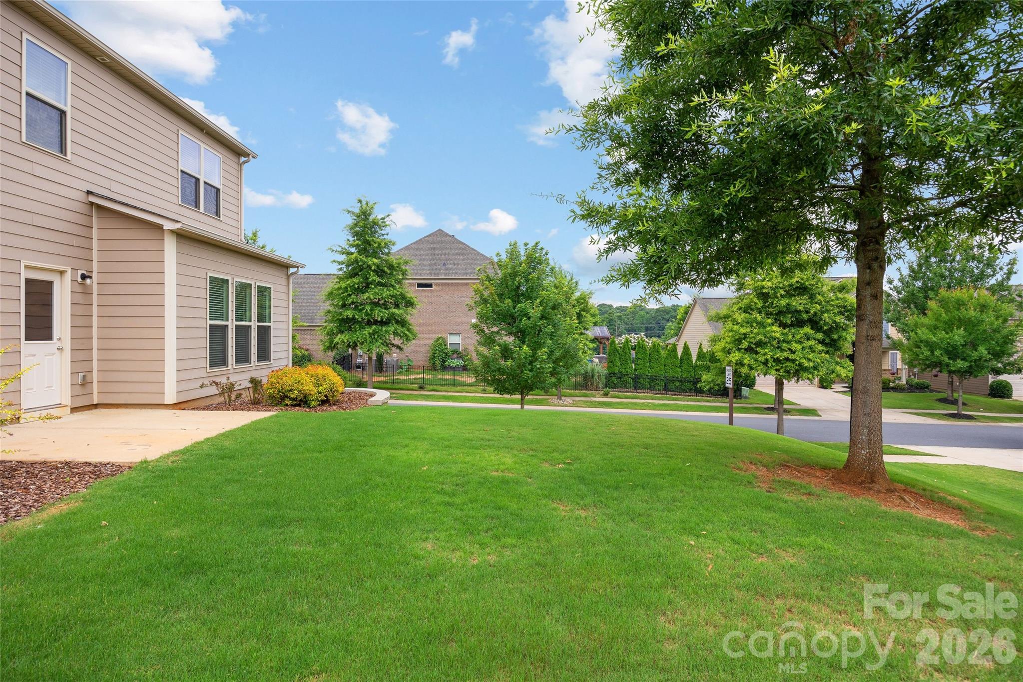10522 Honeyfur Court — Charlotte